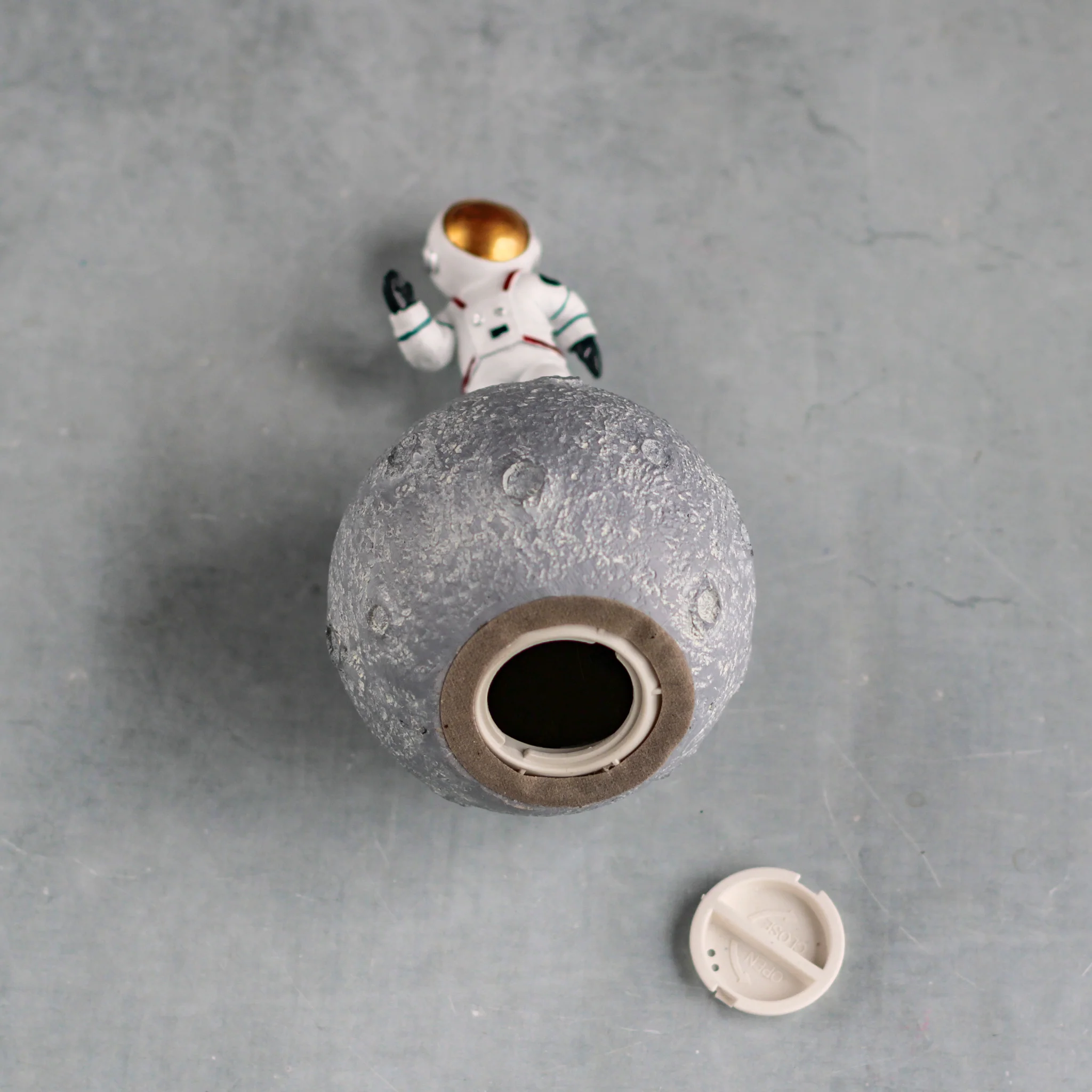 Astronaut Piggy Bank - Image 6