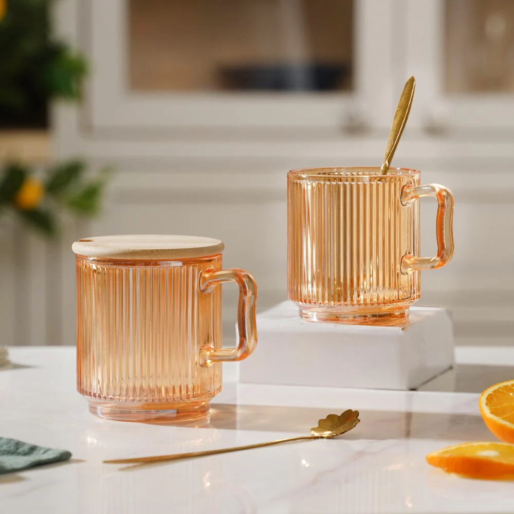 Aurora Ribbed Amber Glass Mug With Lid And Spoon Set Of 2 350 ml - Image 3