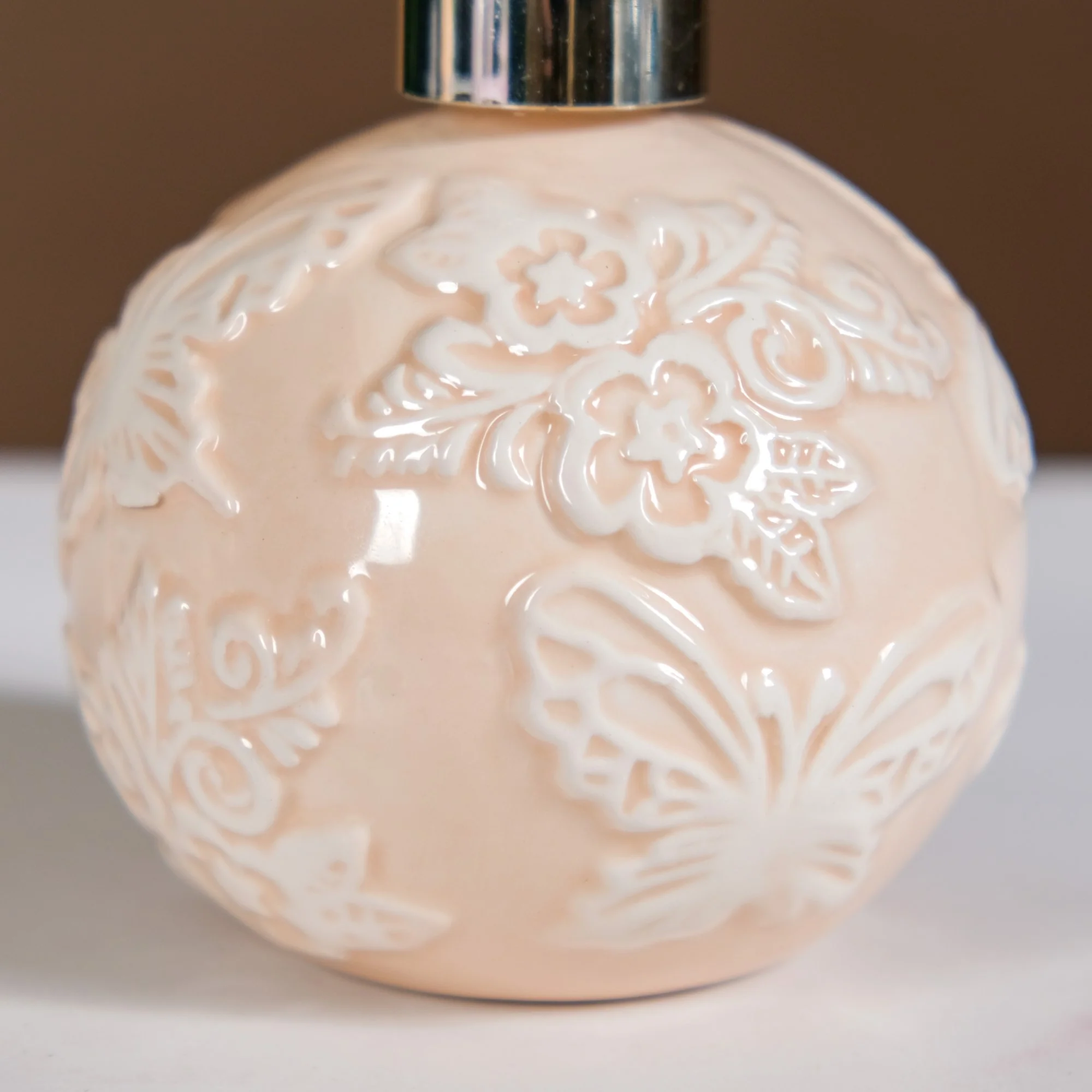 Beige Embossed Ceramic Bath Set Of 3 - Image 10