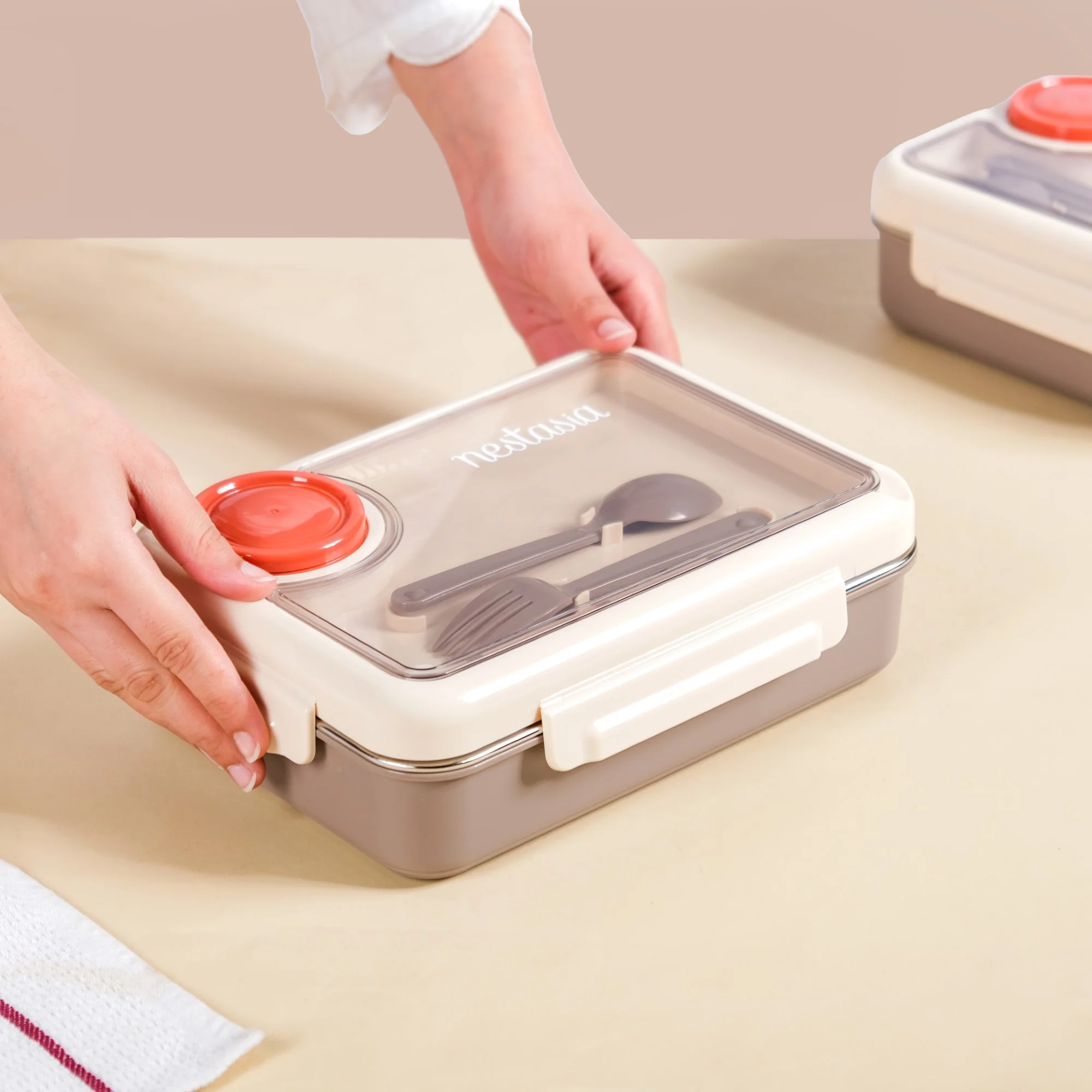Bento Beige Stainless Steel Insulated Lunch Box For Work 950ml - Image 11