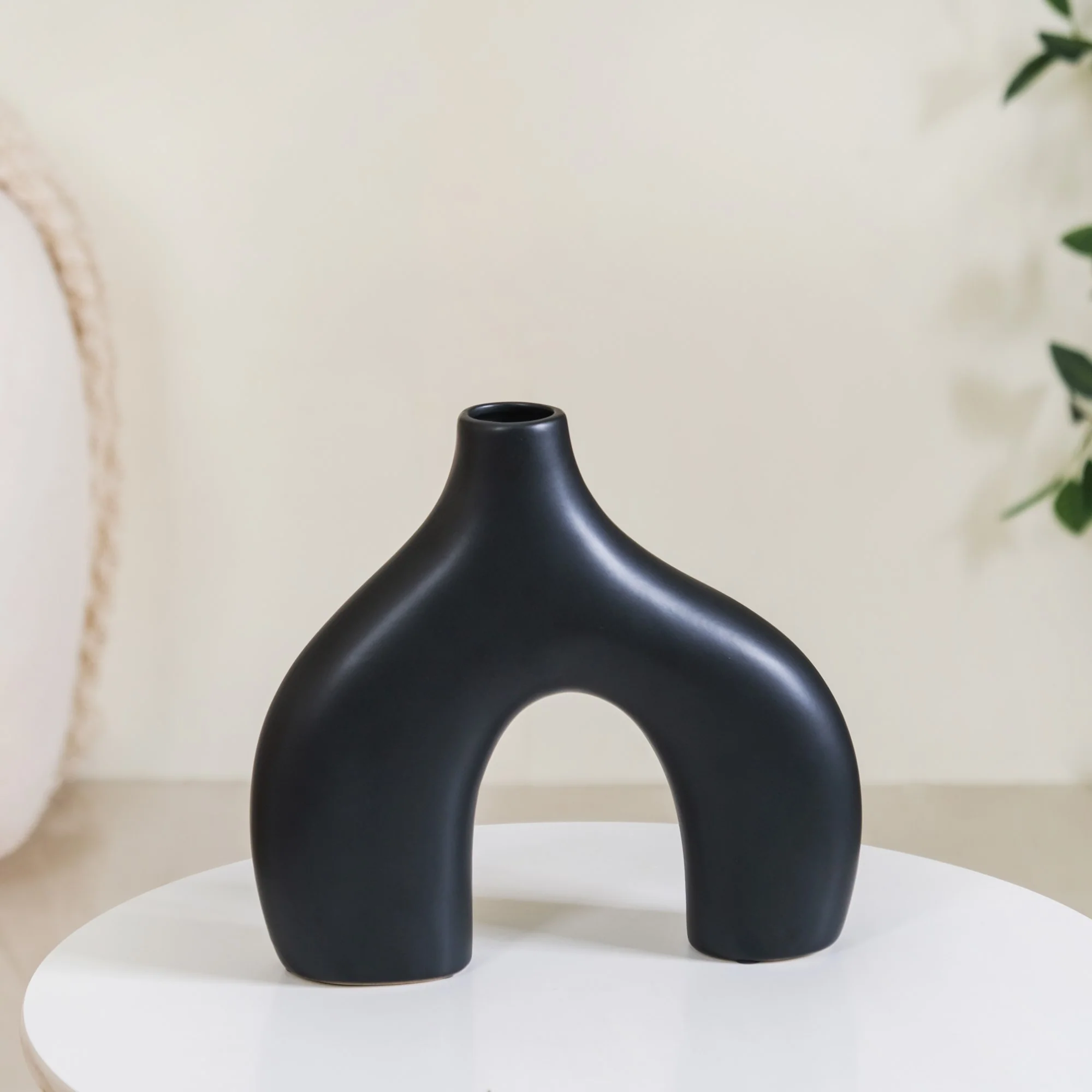 Black Abstract Vase - Image 3