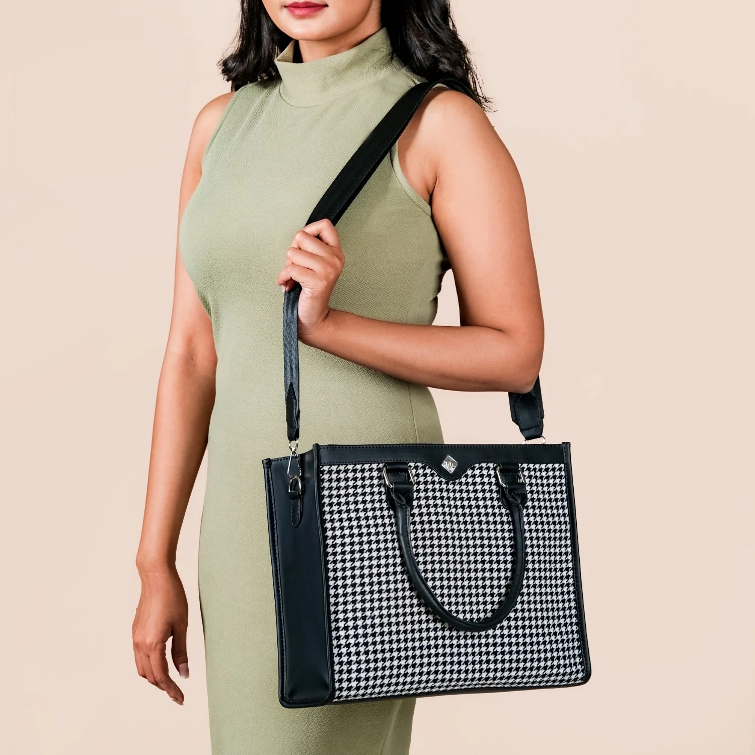 Black And White Tote Bag For Women - Image 2