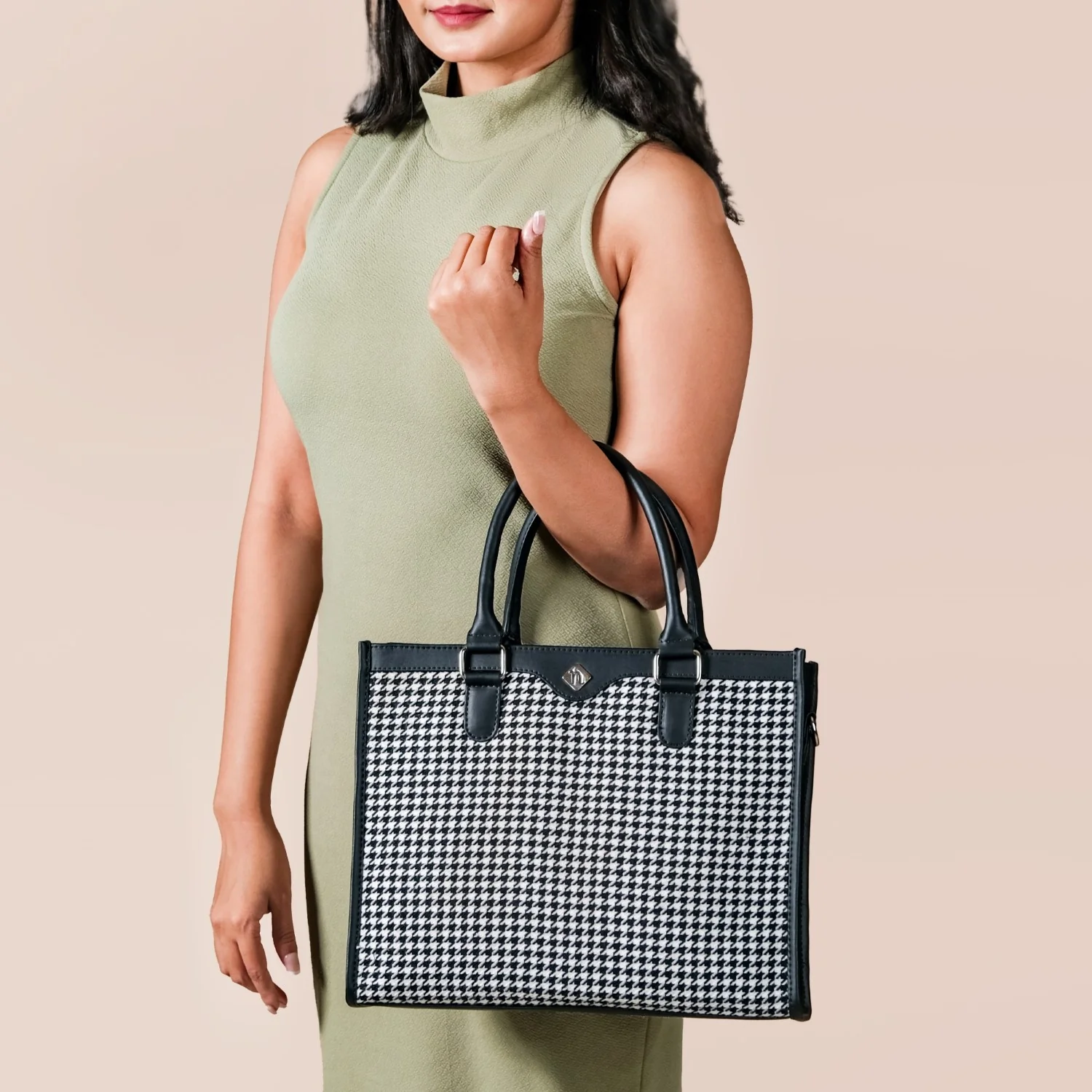 Black And White Tote Bag For Women - Image 4