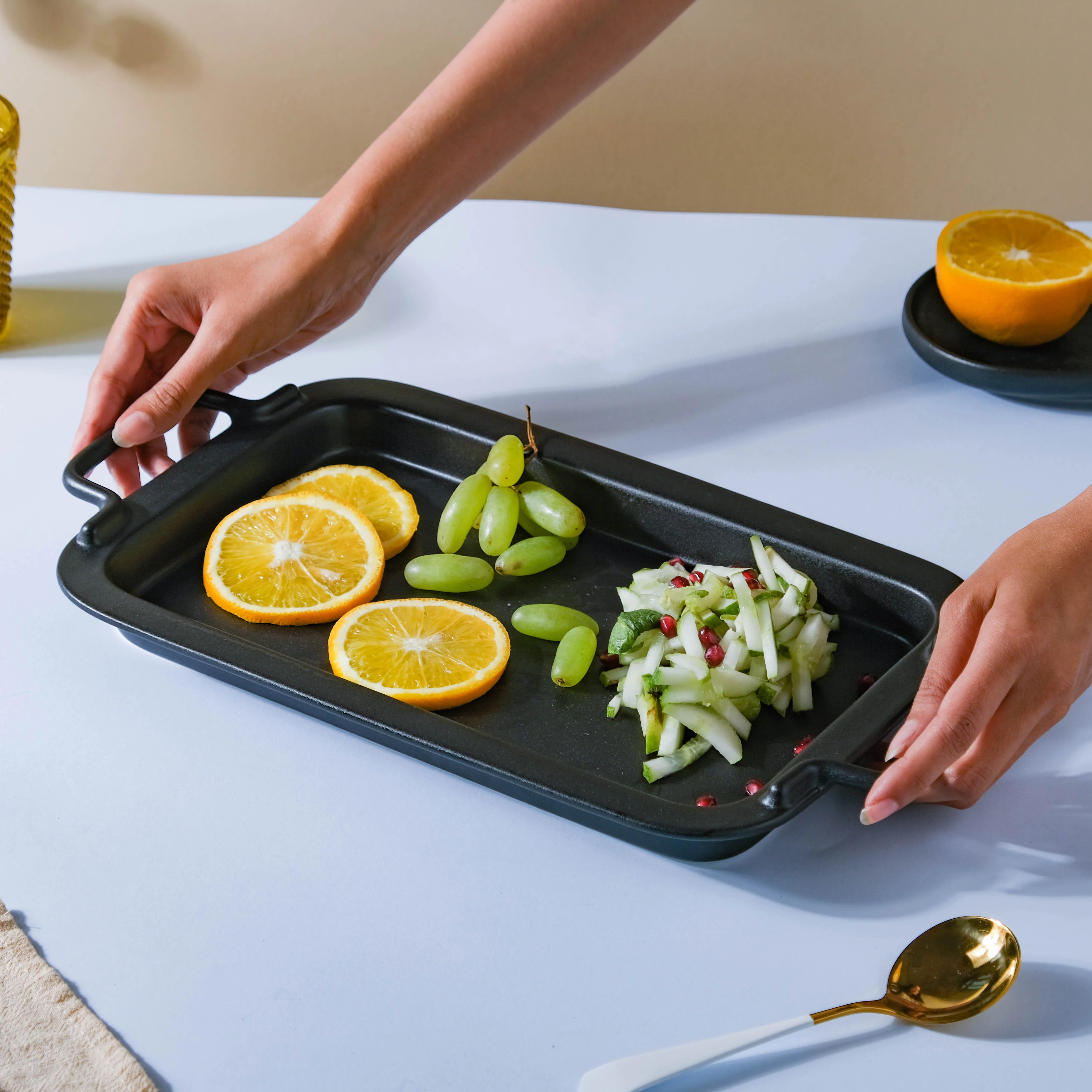 Black Baking Tray With Handle - Image 2