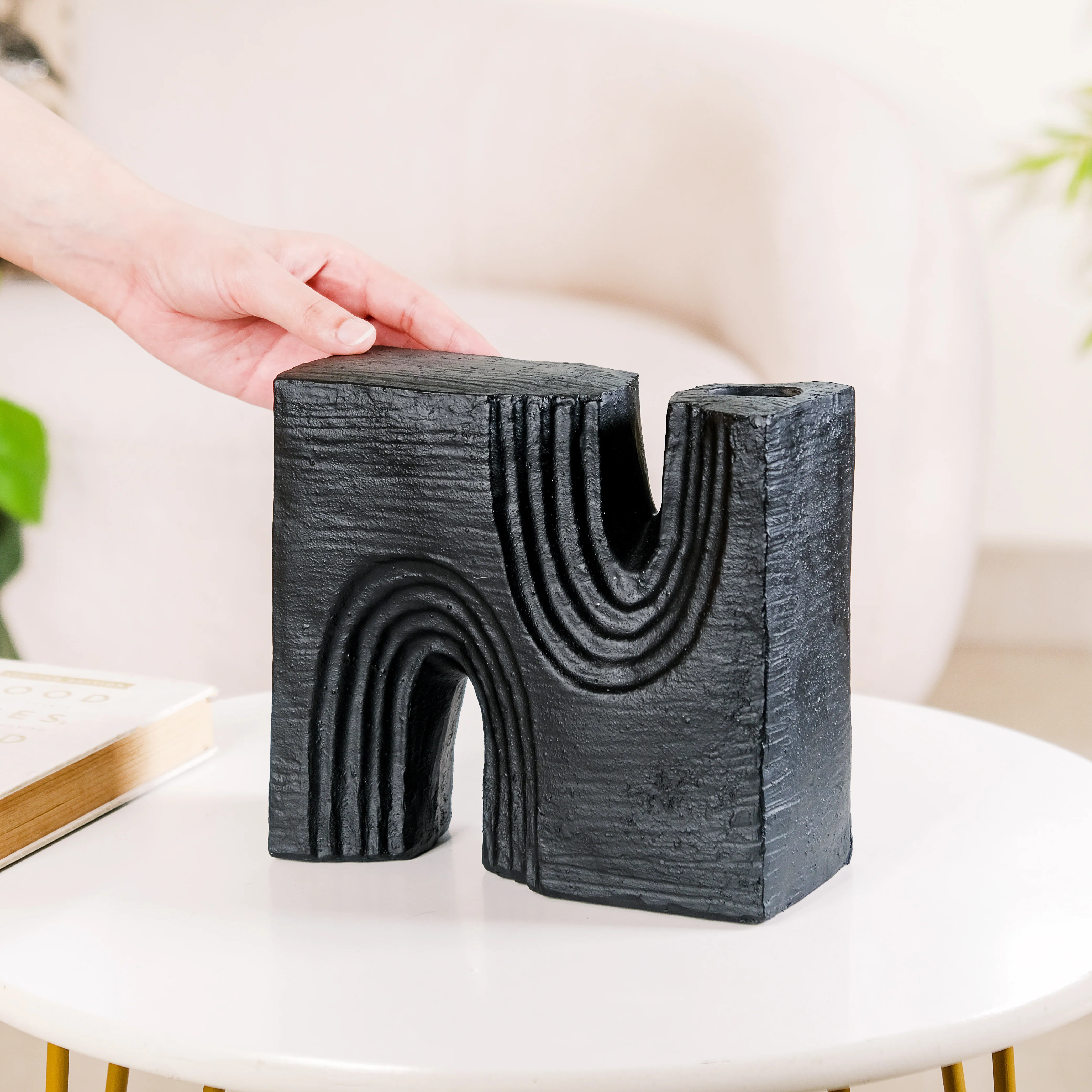 Black Valley Showpiece Vase - Image 3