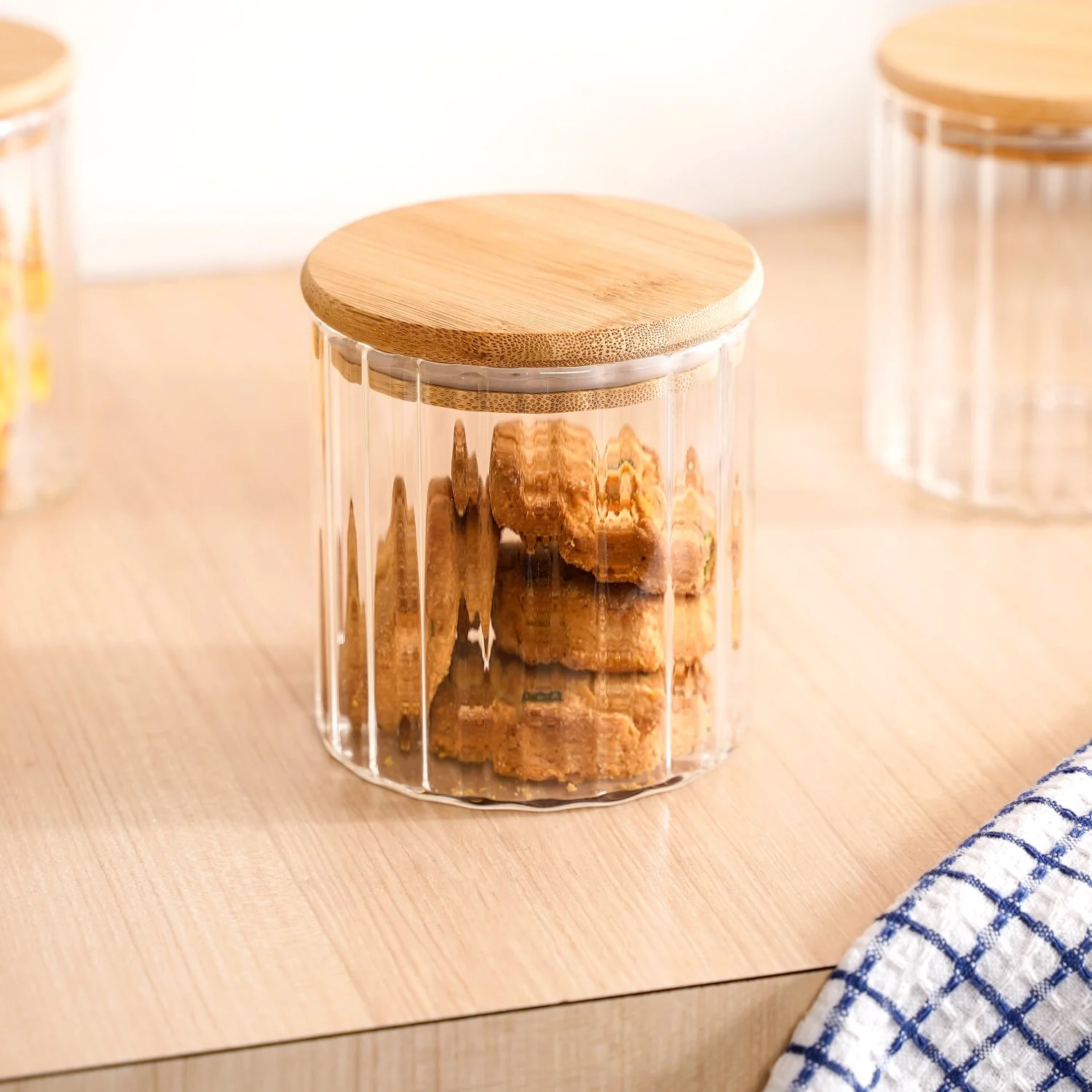 Borosilicate Airtight Glass Jar With Wooden Lid Set Of 4 Ribbed Design 610ml - Image 6