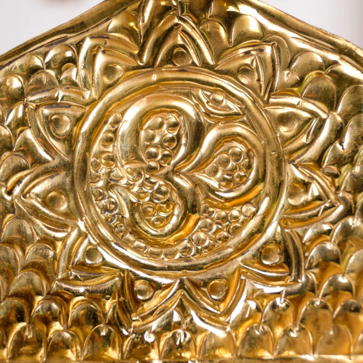 Brass Singhasan With Detachable Chatra - Image 6