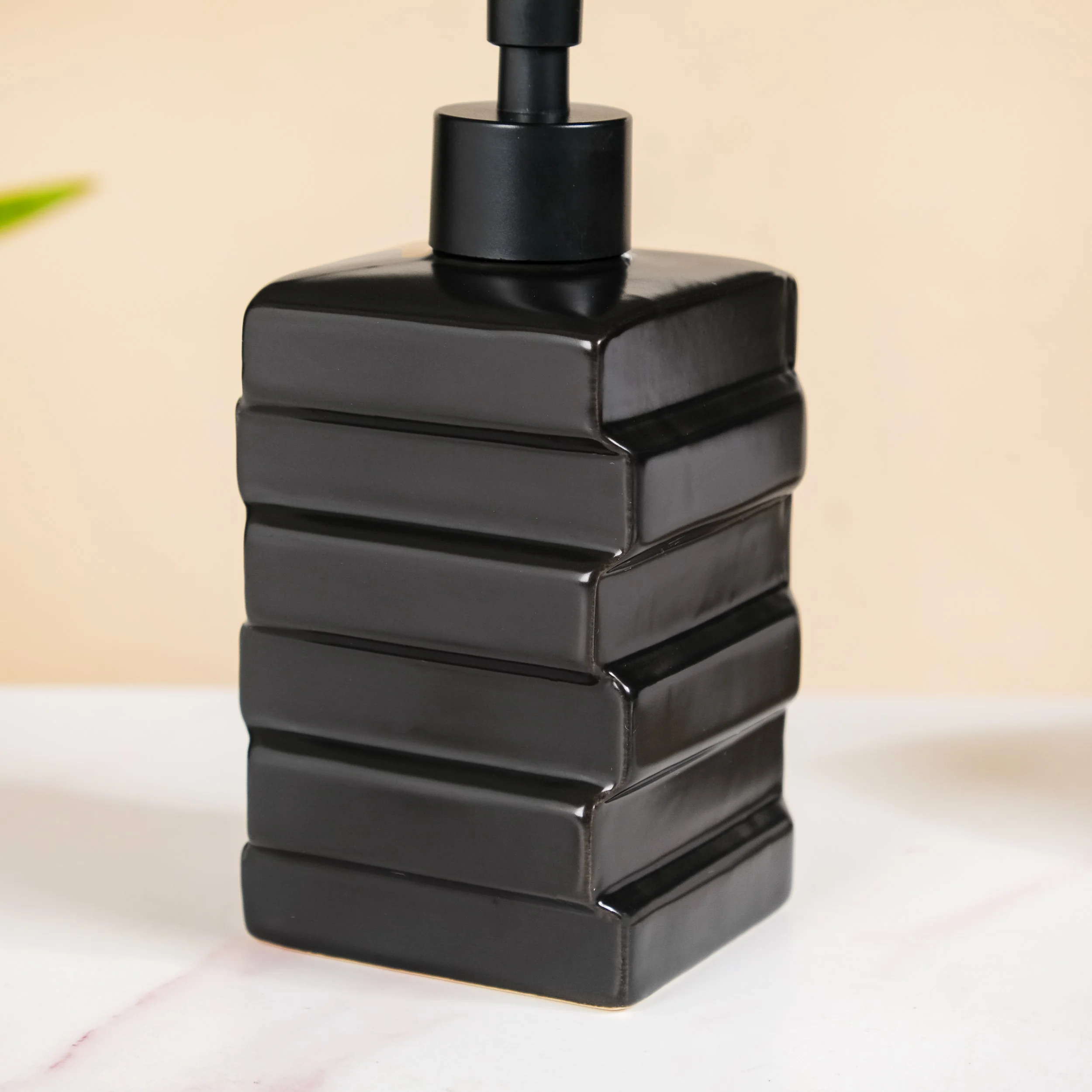 Brick Design Soap Dispenser Black 450ml - Image 3
