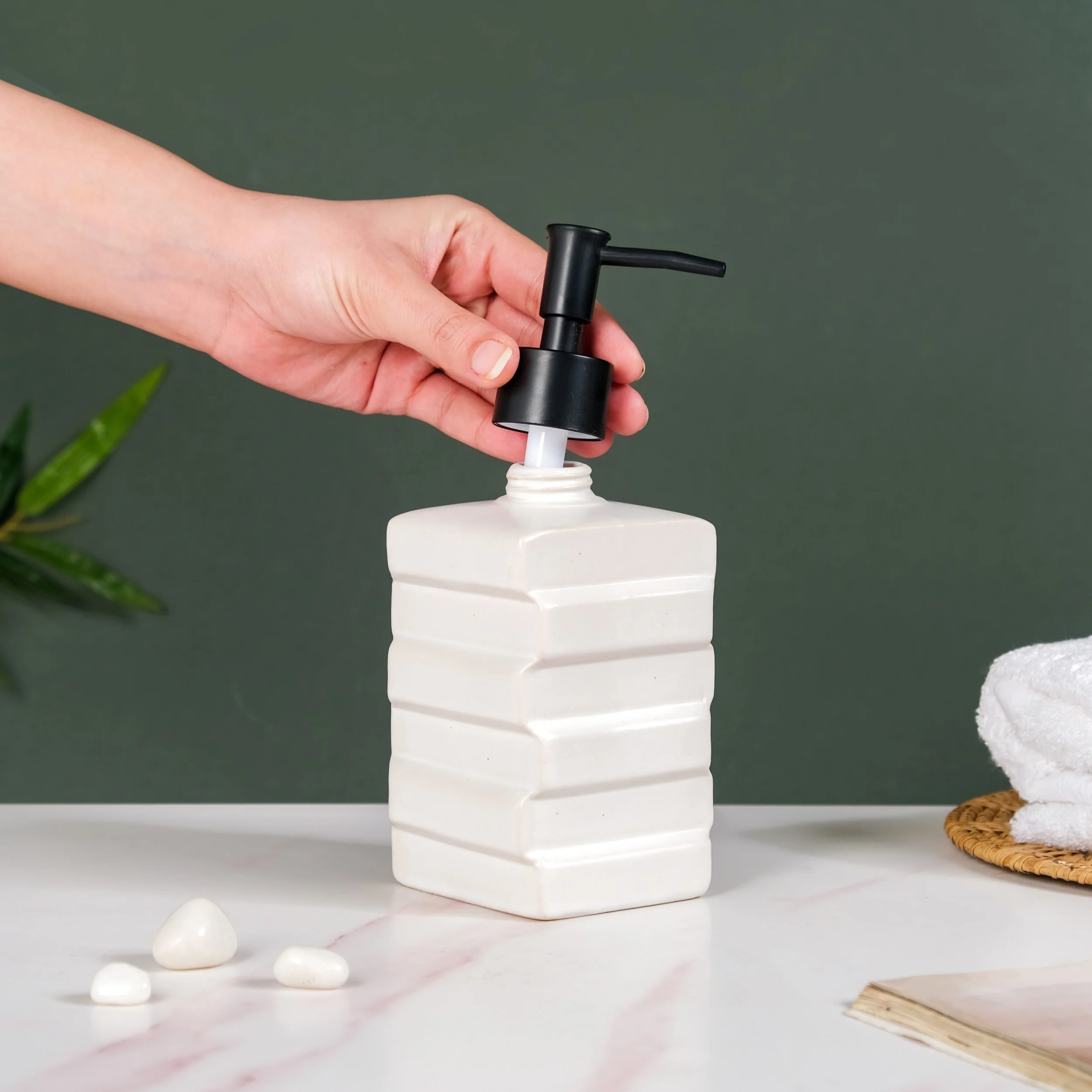 Brick Textured Liquid Dispenser White 450ml - Image 2
