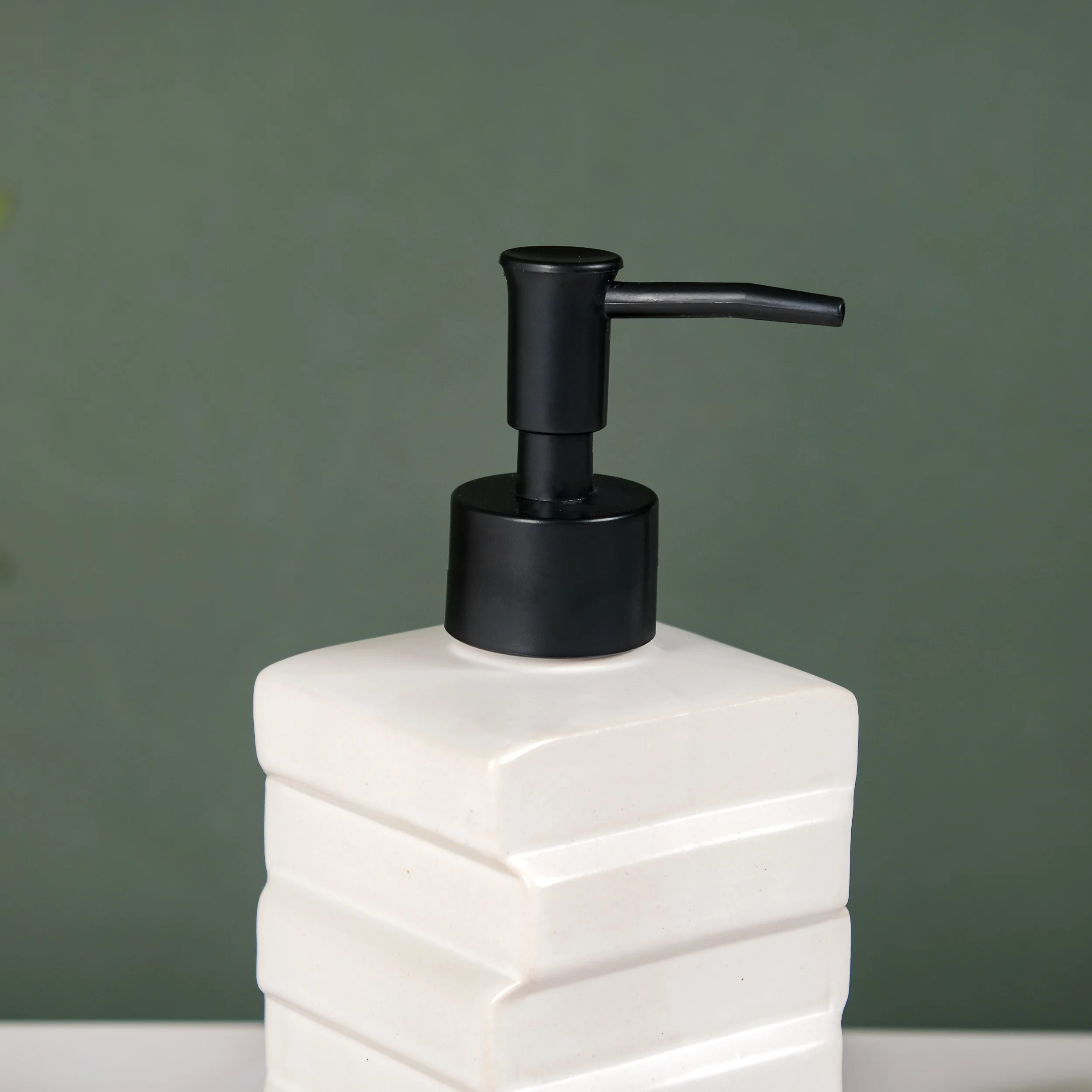 Brick Textured Liquid Dispenser White 450ml - Image 7