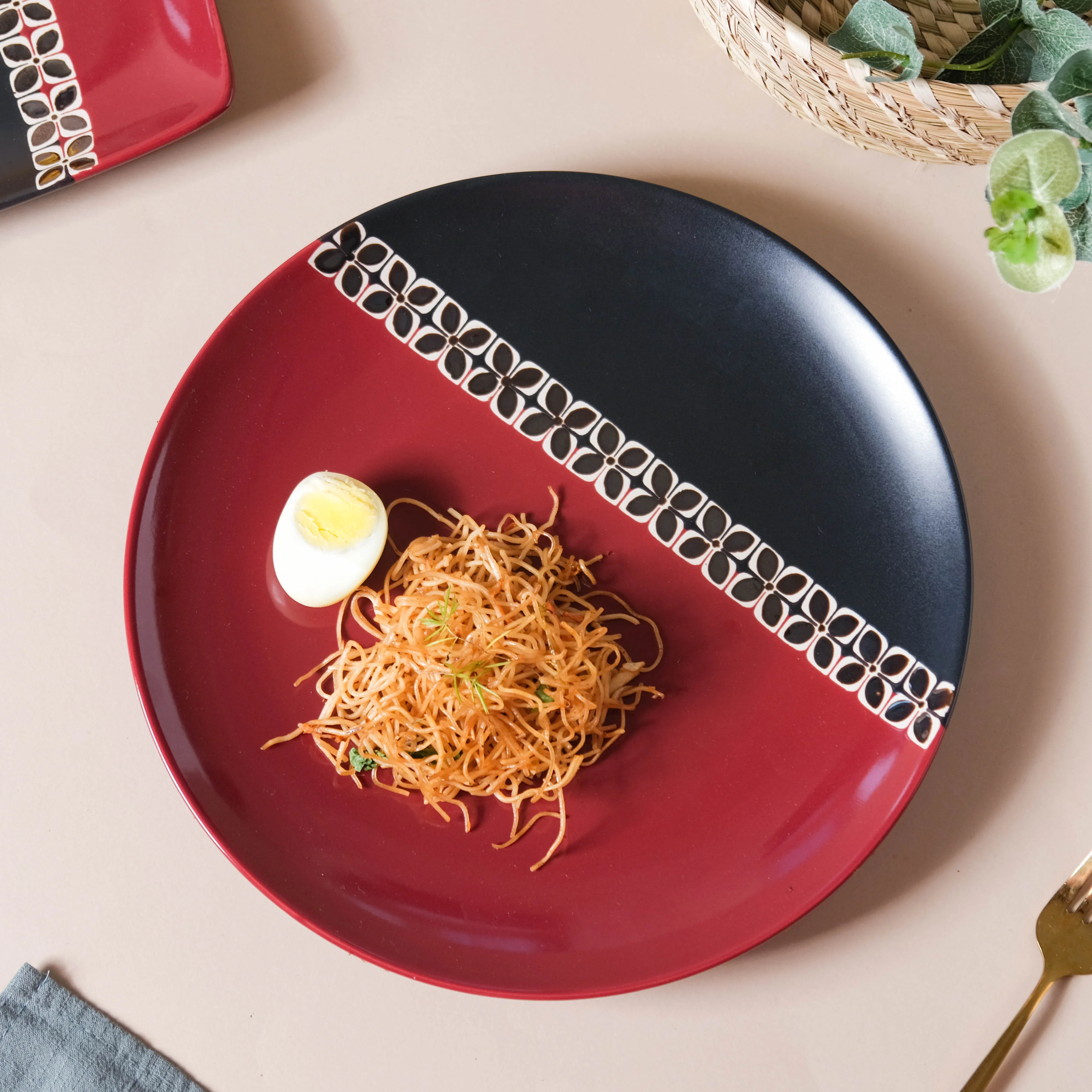 Carmine Red and Black Dinner Plate 11 Inch - Image 2