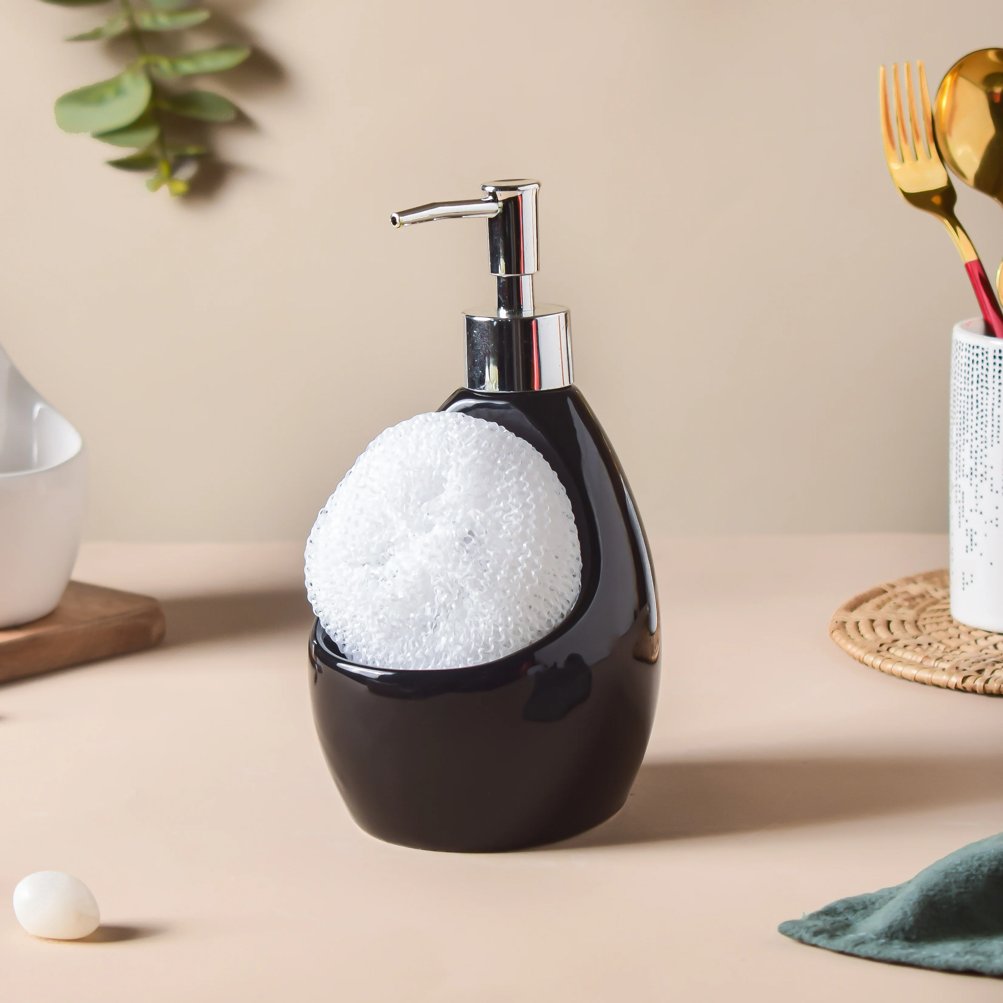 Celestria Black Glossy Dispenser With Scrubber 450ml - Image 4