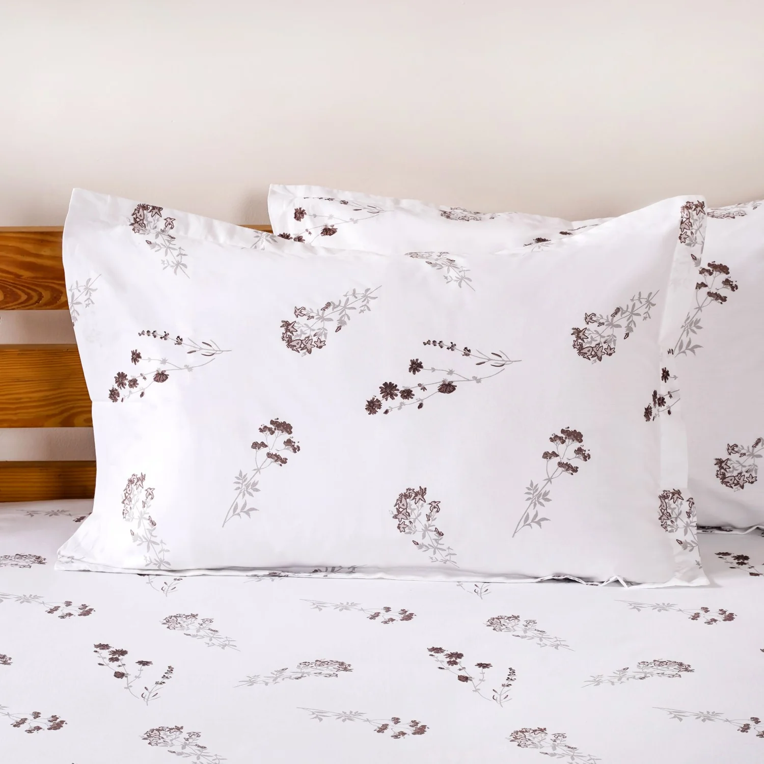 Chrysanthemum 180 TC Pure Cotton Bedsheet And Pillowcase Set Green King Size 275x275 cm - Image 6