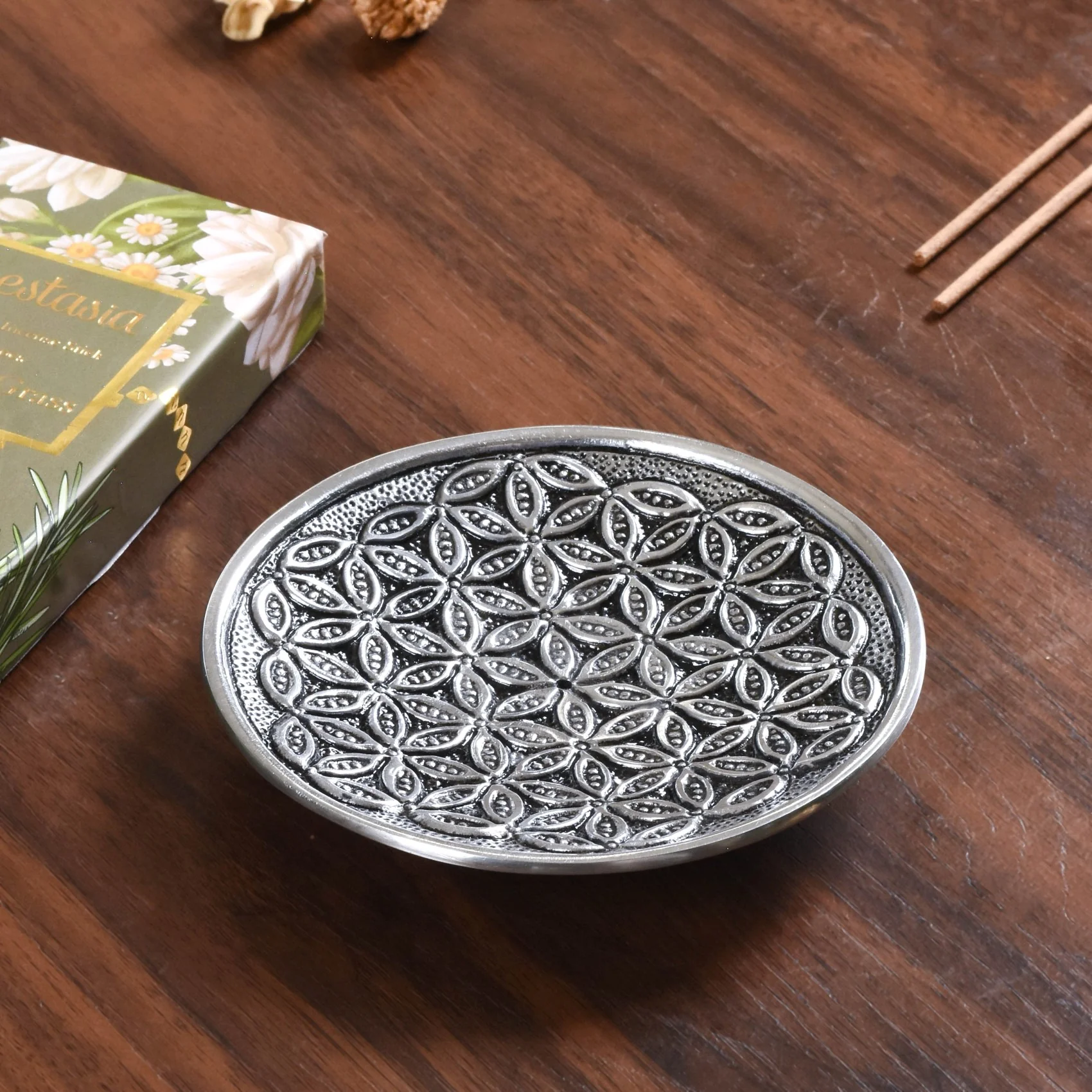 Circle Of Life Engraved Incense Holder With Lemon Grass Incense Sticks - Image 8