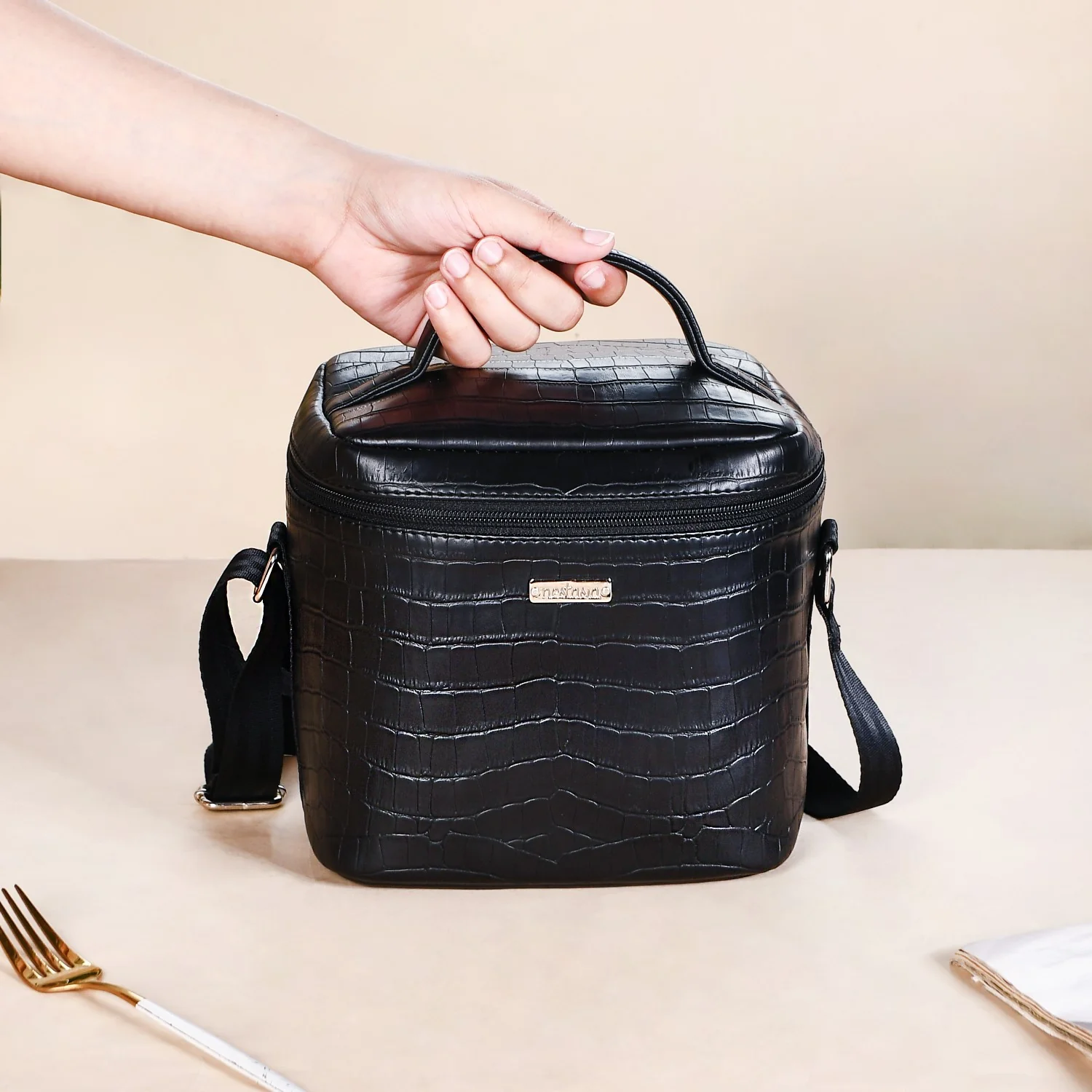 Classic Luxury Insulated Lunch Bag Black - Image 2
