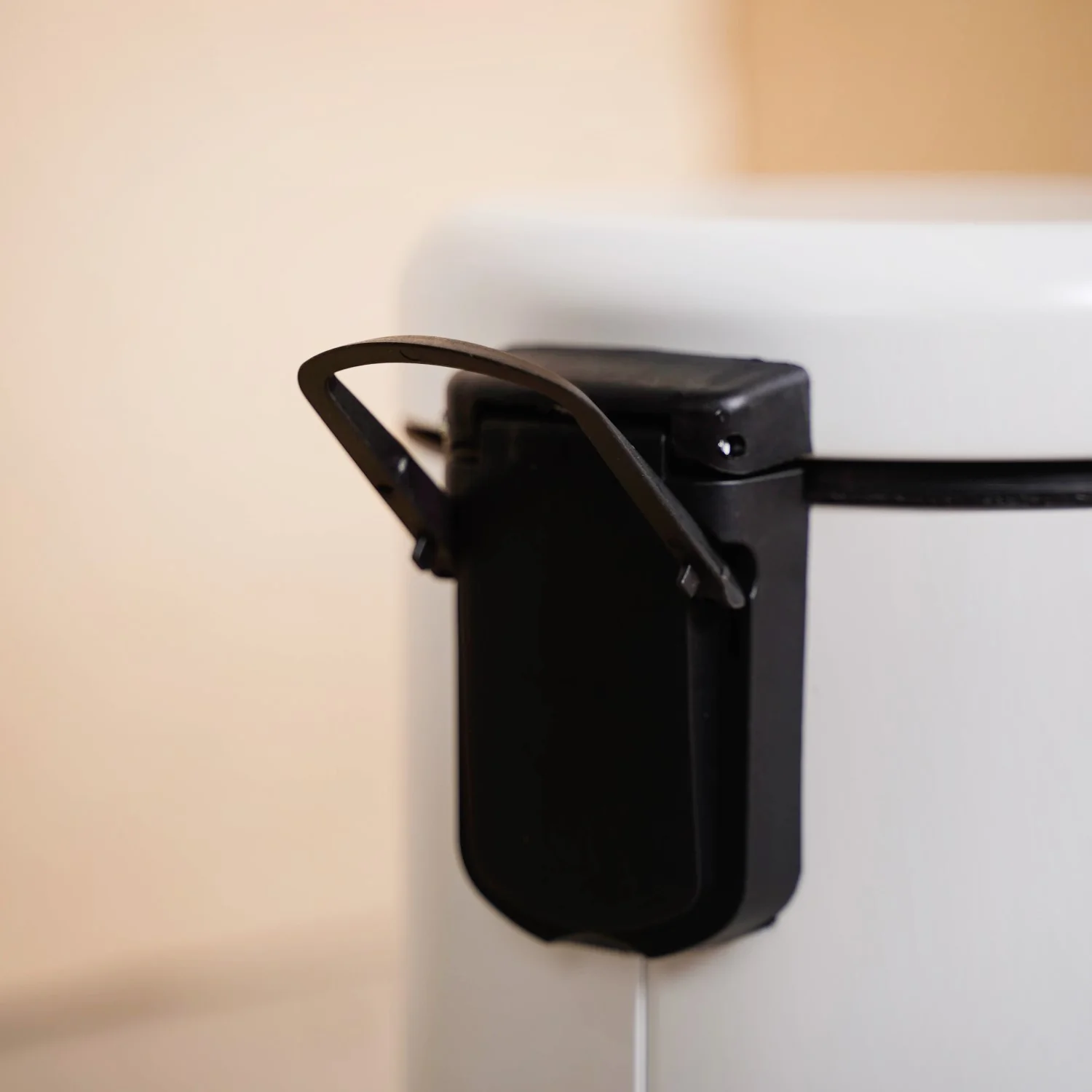 Clean Curve Metal Dustbin With Removable Bucket White 5000ml - Image 10