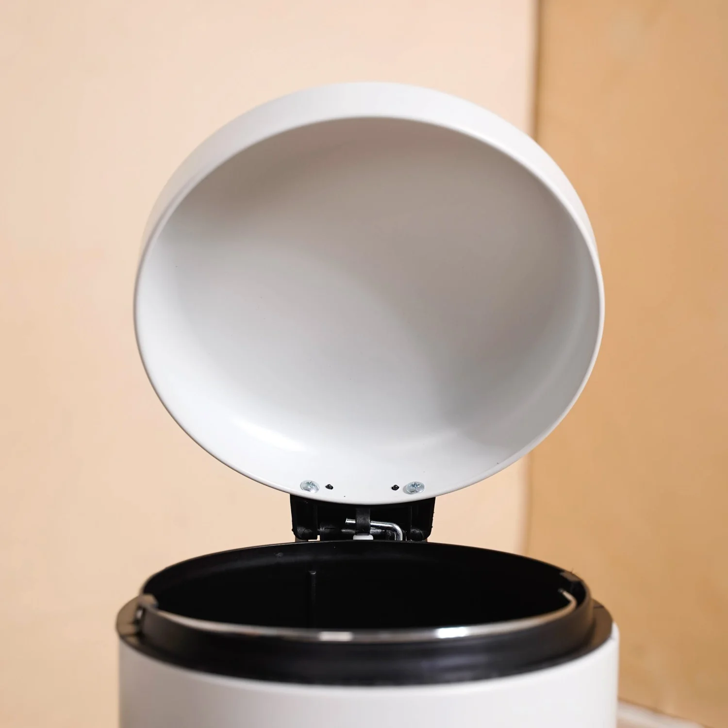 Clean Curve White Metal Dustbin With Removable Bucket 7000ml - Image 9