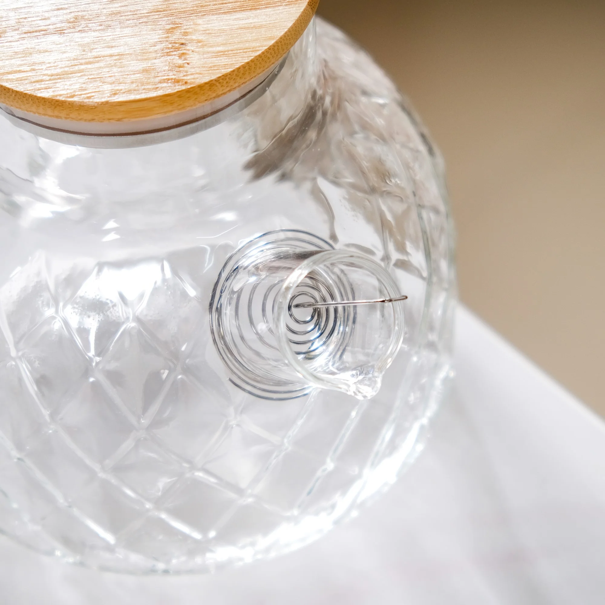 Clear Luxe Diamond Borosilicate Glass Jug 1000ml - Image 8