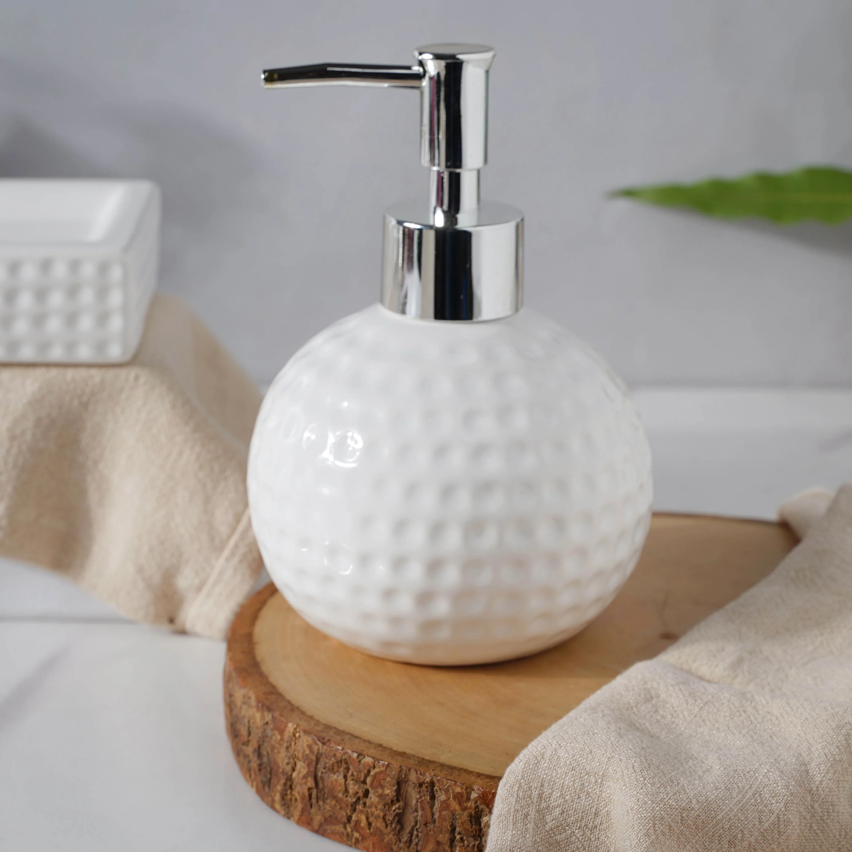 Cloudy White Fantasia Bath Set - Image 5