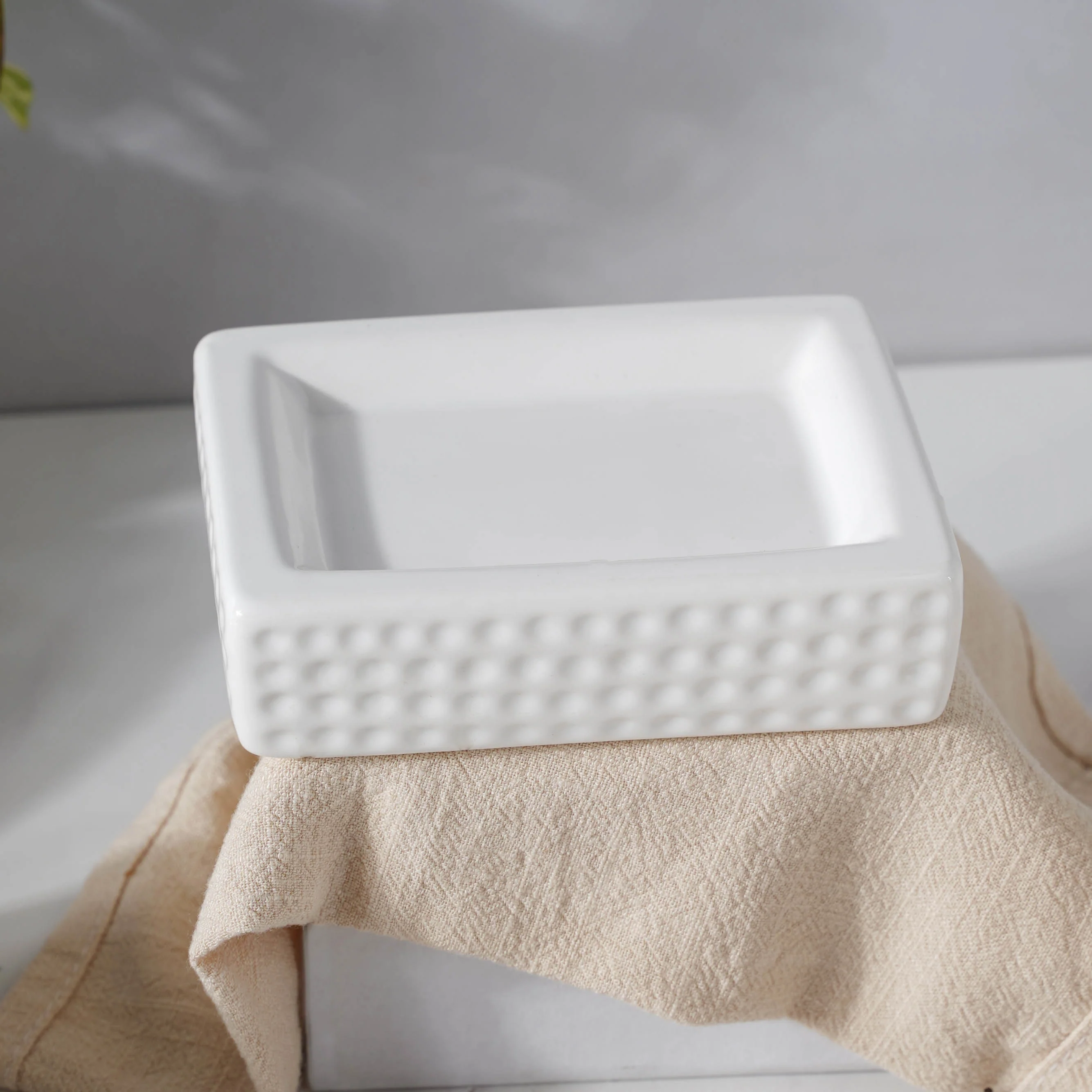 Cloudy White Fantasia Bath Set - Image 7