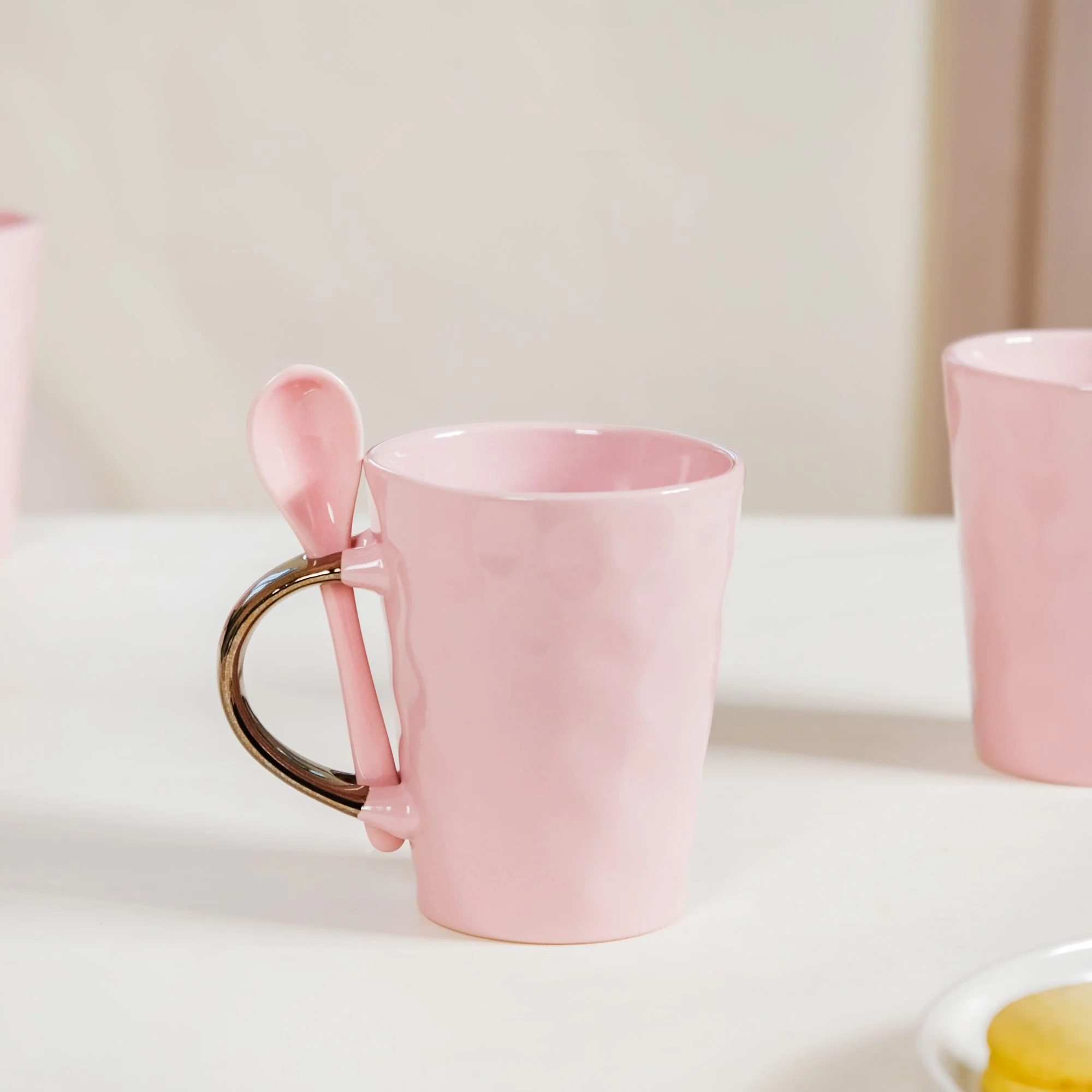Coffee Mugs With Spoons Pink Set Of 6 350ml - Image 3