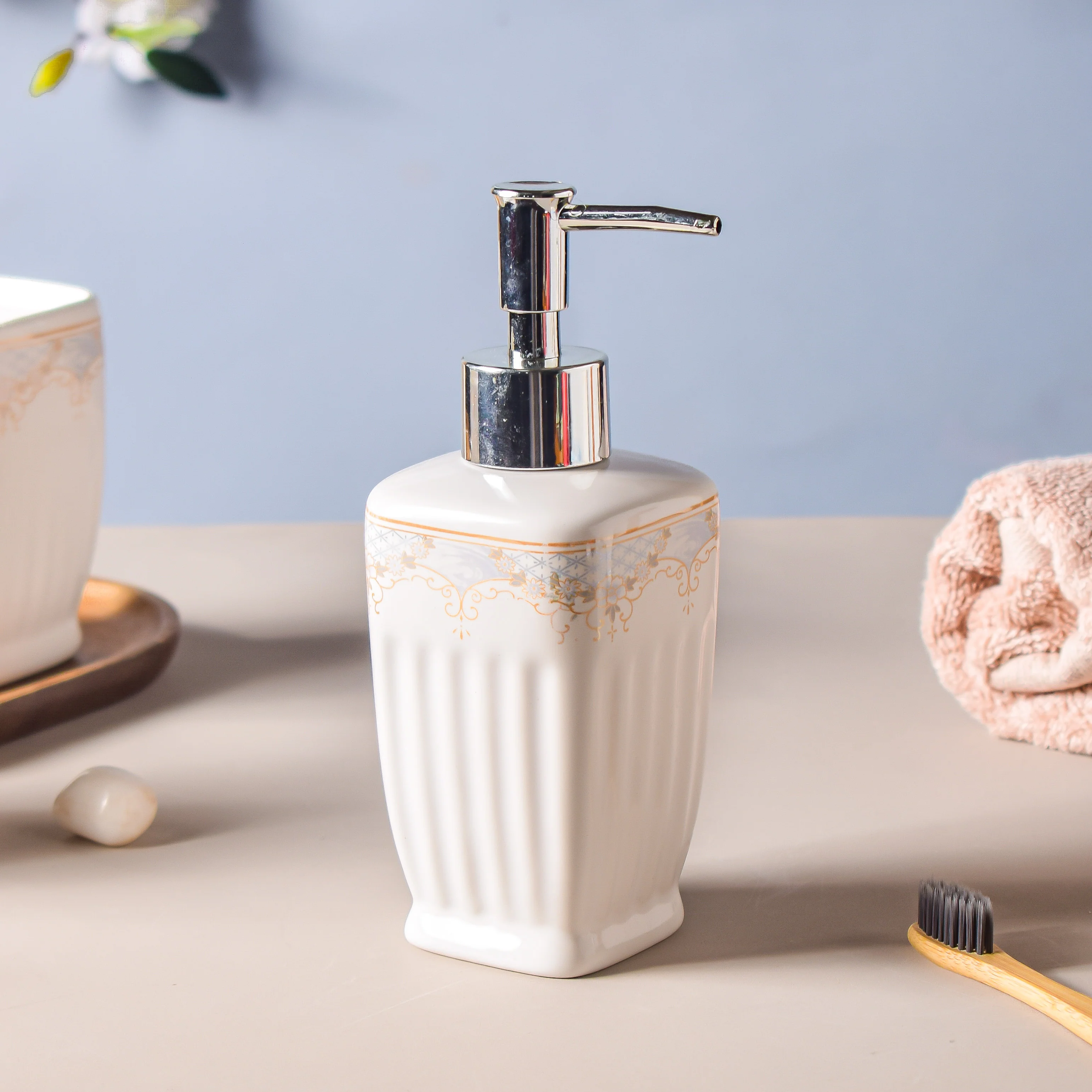 Delilah Vintage Ceramic Bath Set Of 5 - Image 6