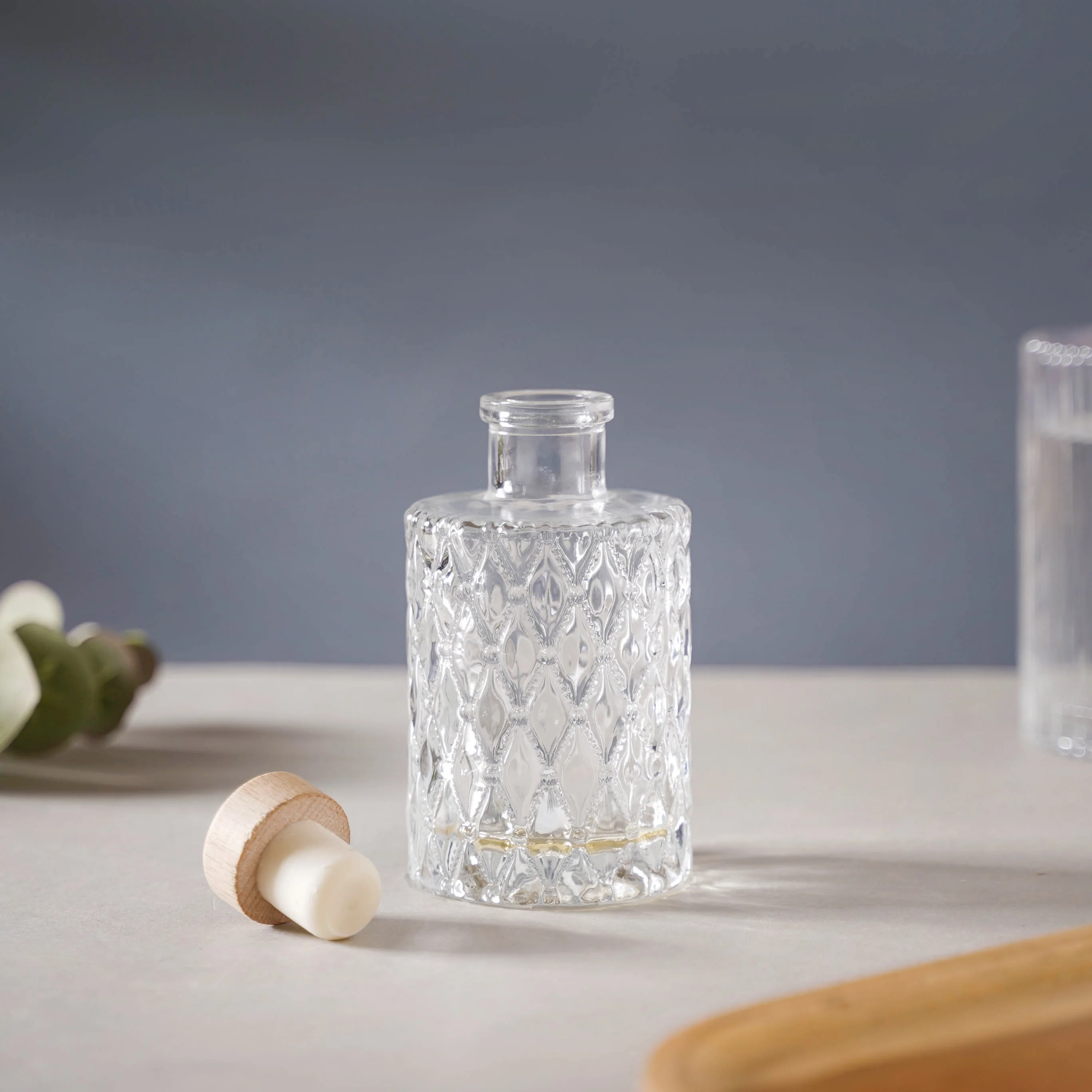 Diamond Textured Decanter with Cork - Image 6