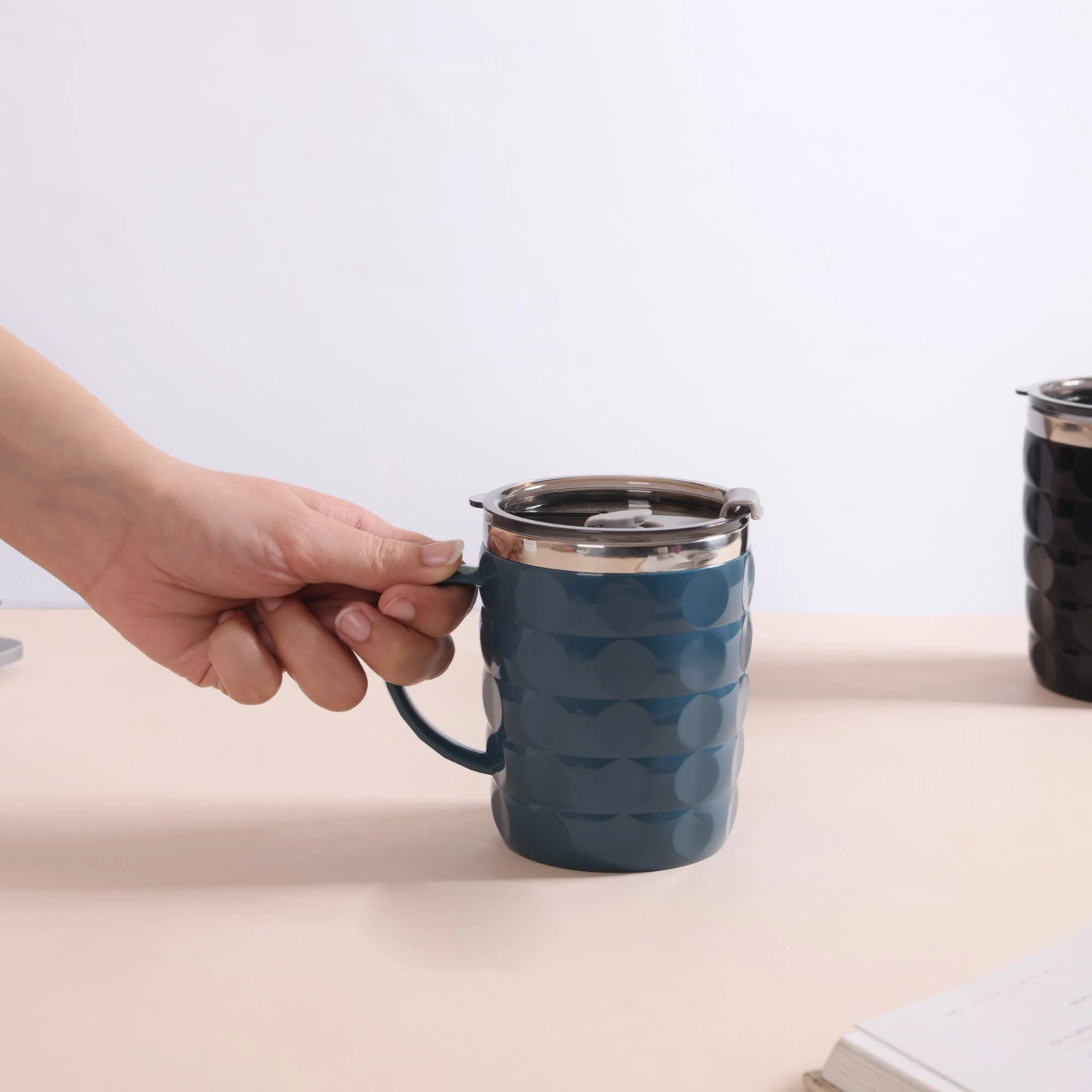 Stylish Travel Mug For Car Blue 400ml - Image 11