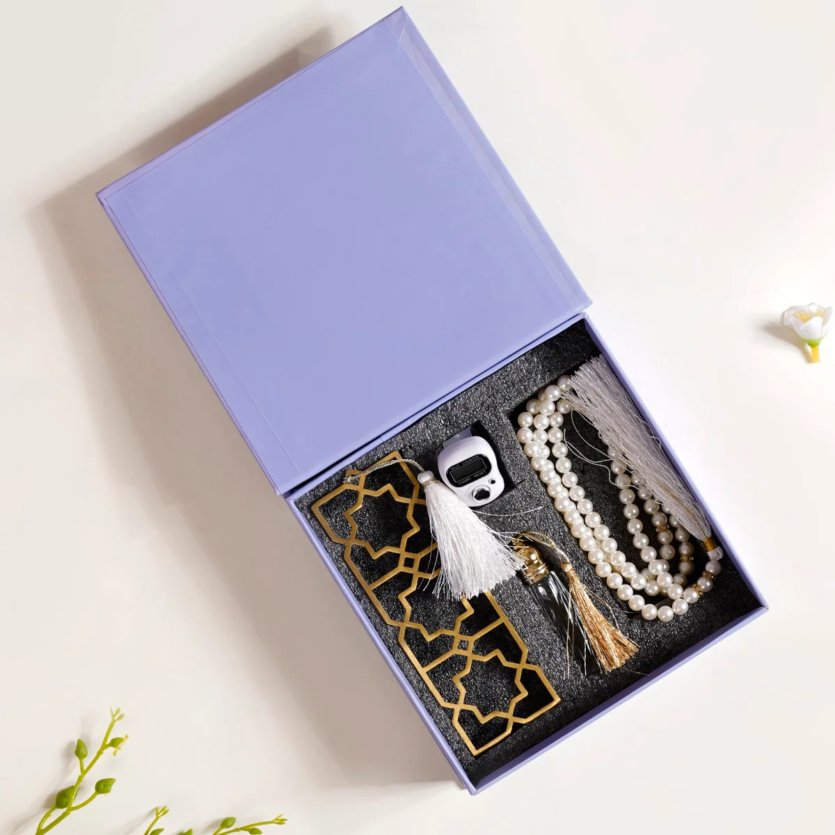 Elegant Devotional Gift Hamper Set Of 12 - Image 5