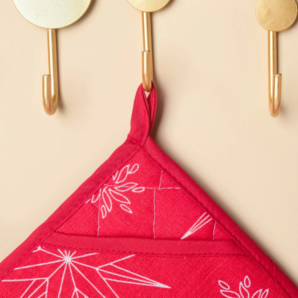 Festive Christmas Oven Mitt And Mat Red Set Of 2 - Image 10