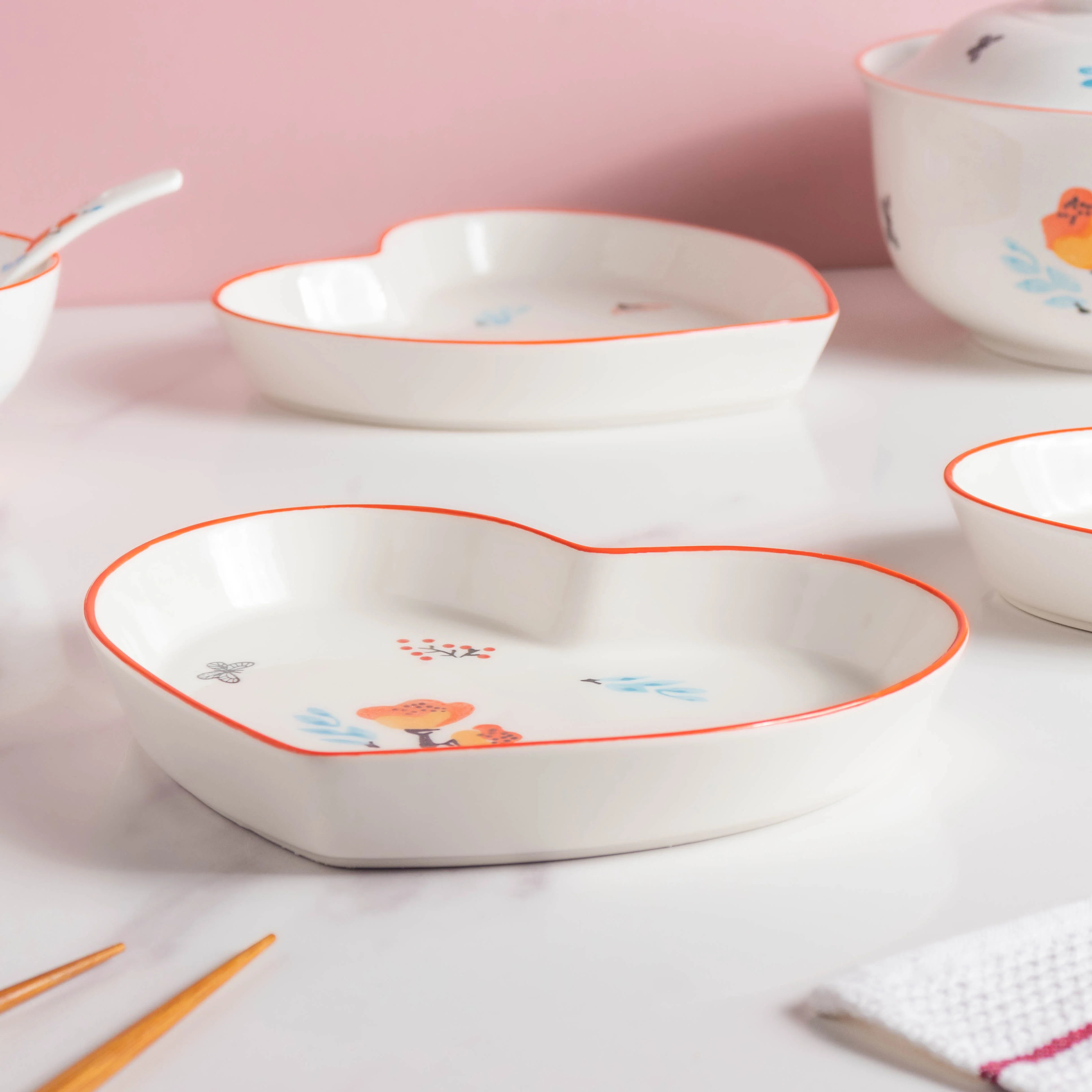 Floral Heart Plates and Pot For 4 - Image 12