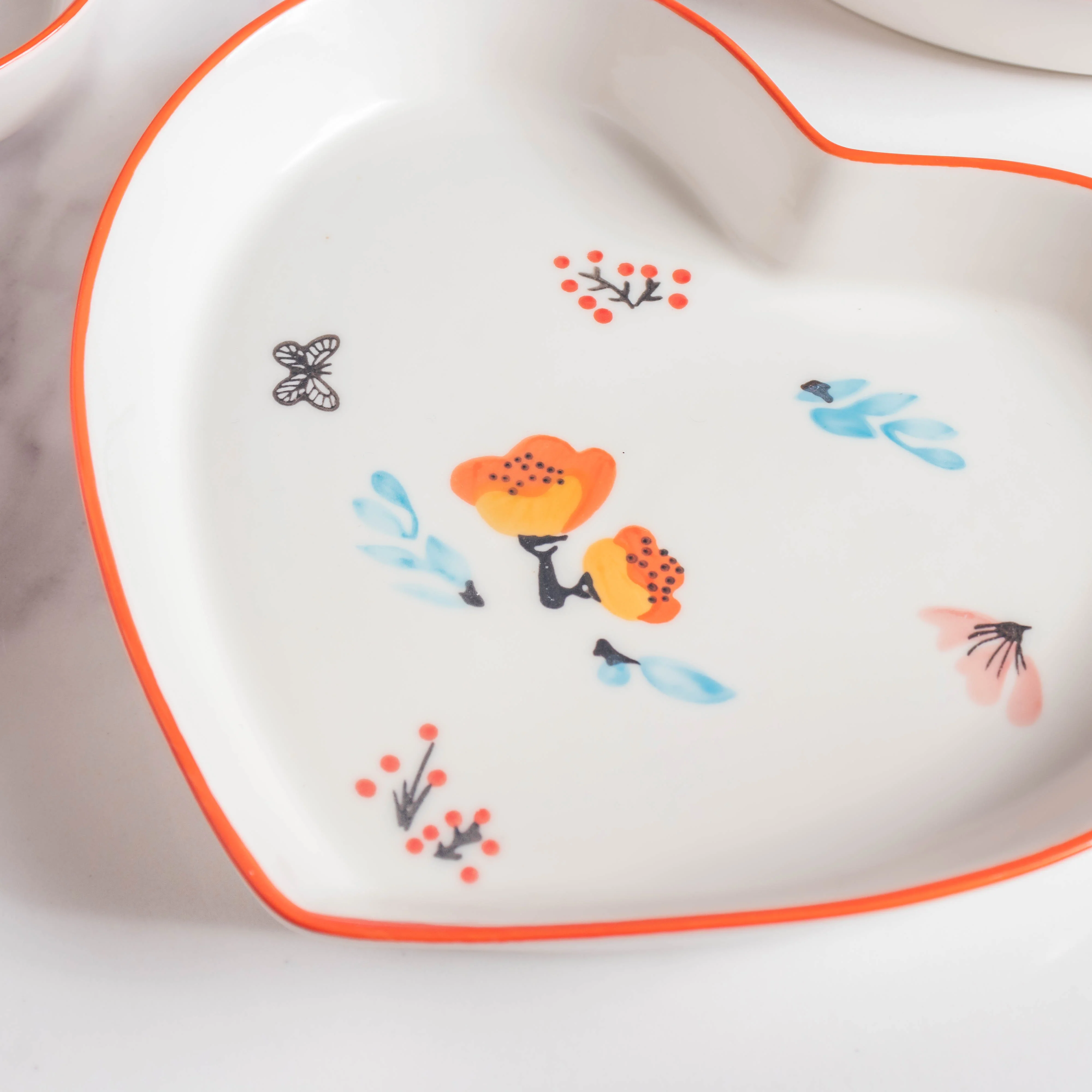 Floral Heart Plates and Pot For 4 - Image 13