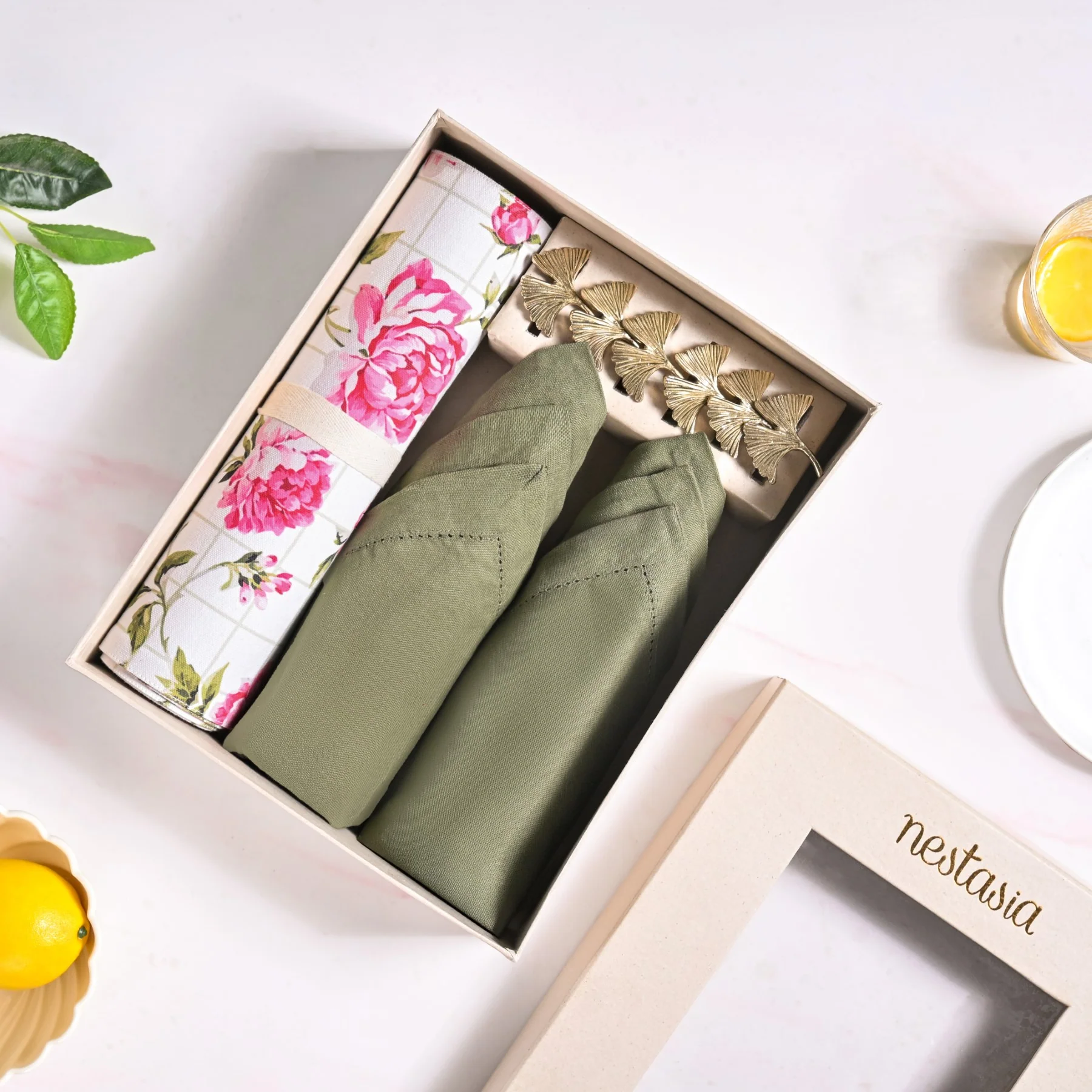Floral Rouge Table Linen Gift Hamper With Set Of 6 Rings Napkins And Mats