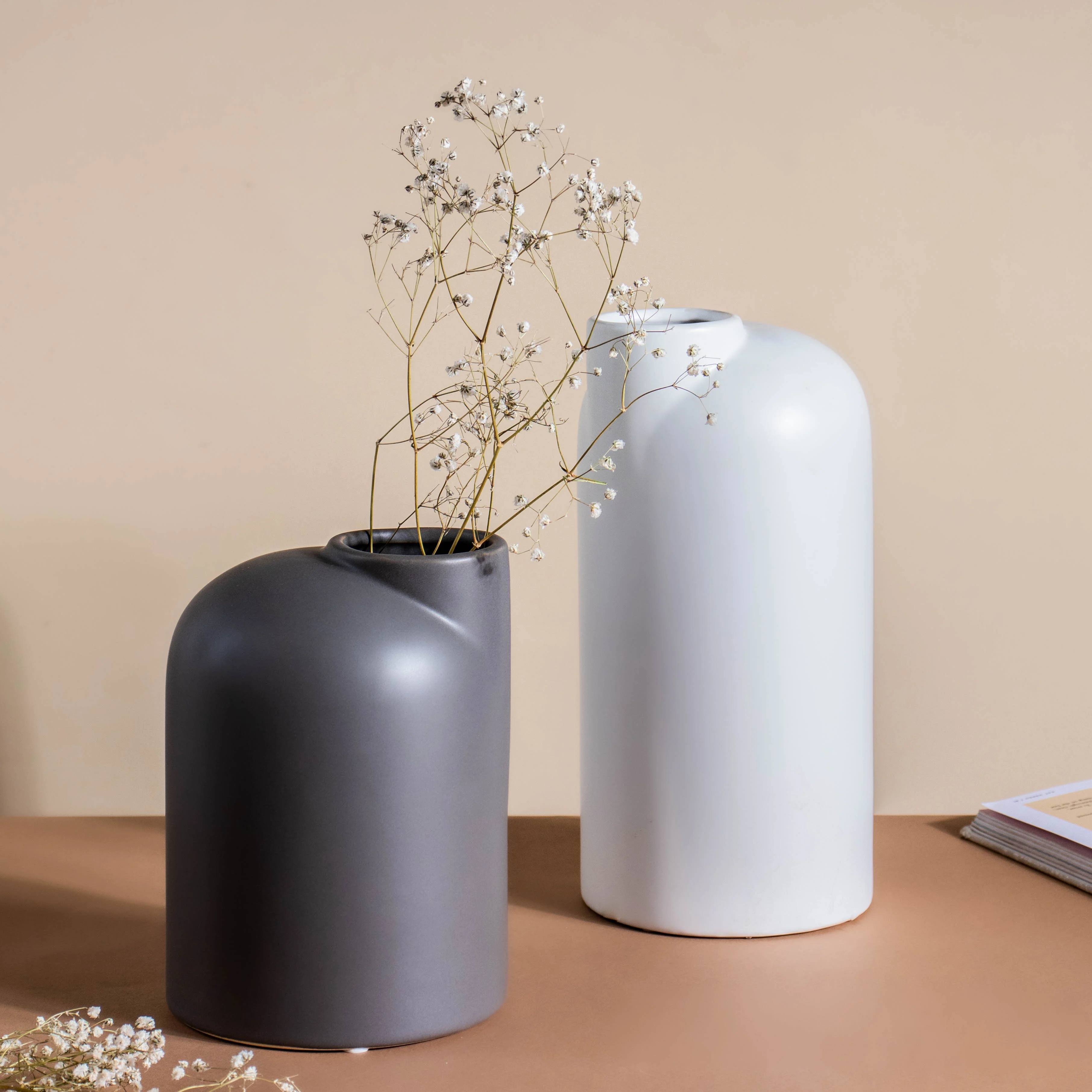Flugen Grey Ceramic Vase - Image 6