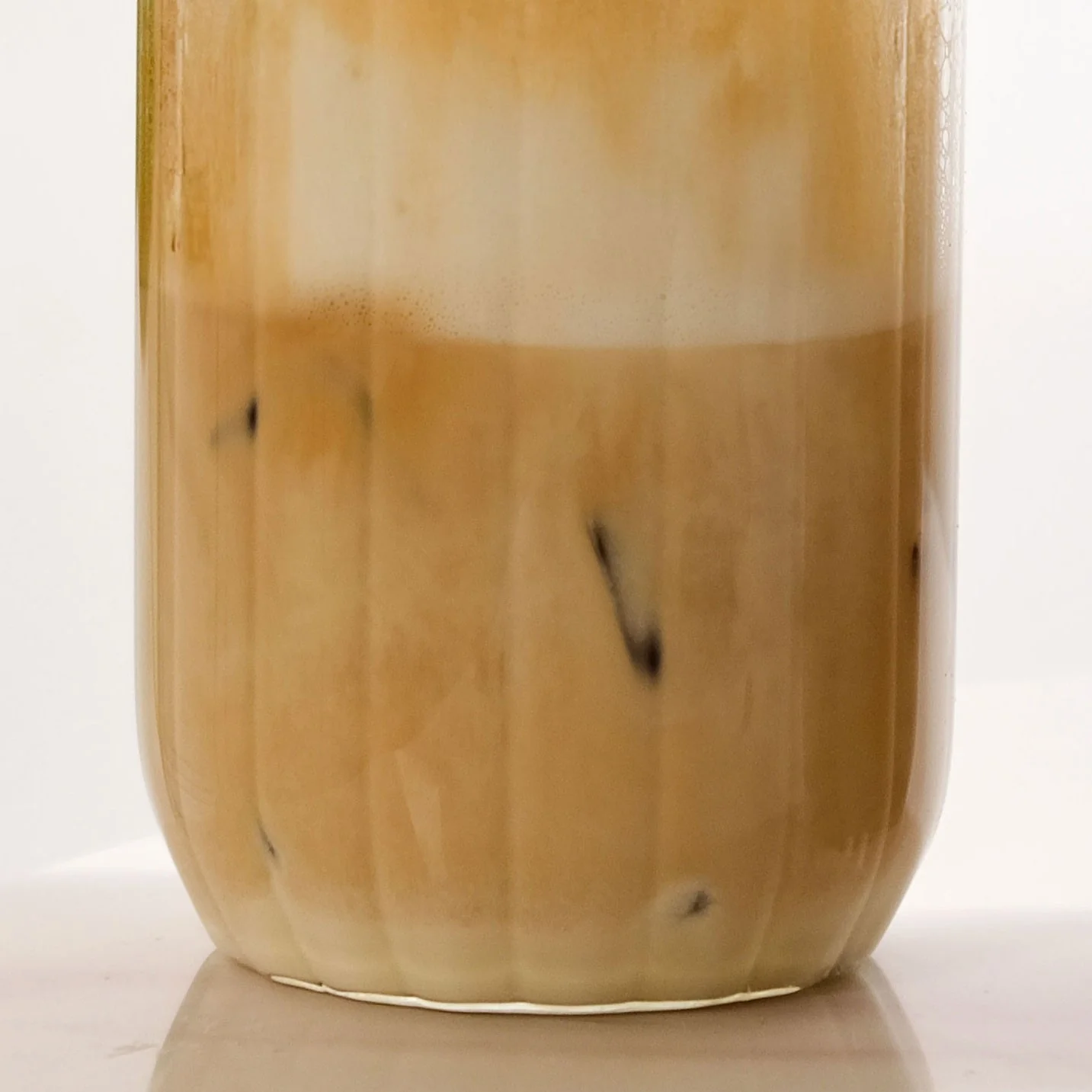 Fluted Glass Tumbler With Straw And Wooden Lid Set Of 2 400ml - Image 7