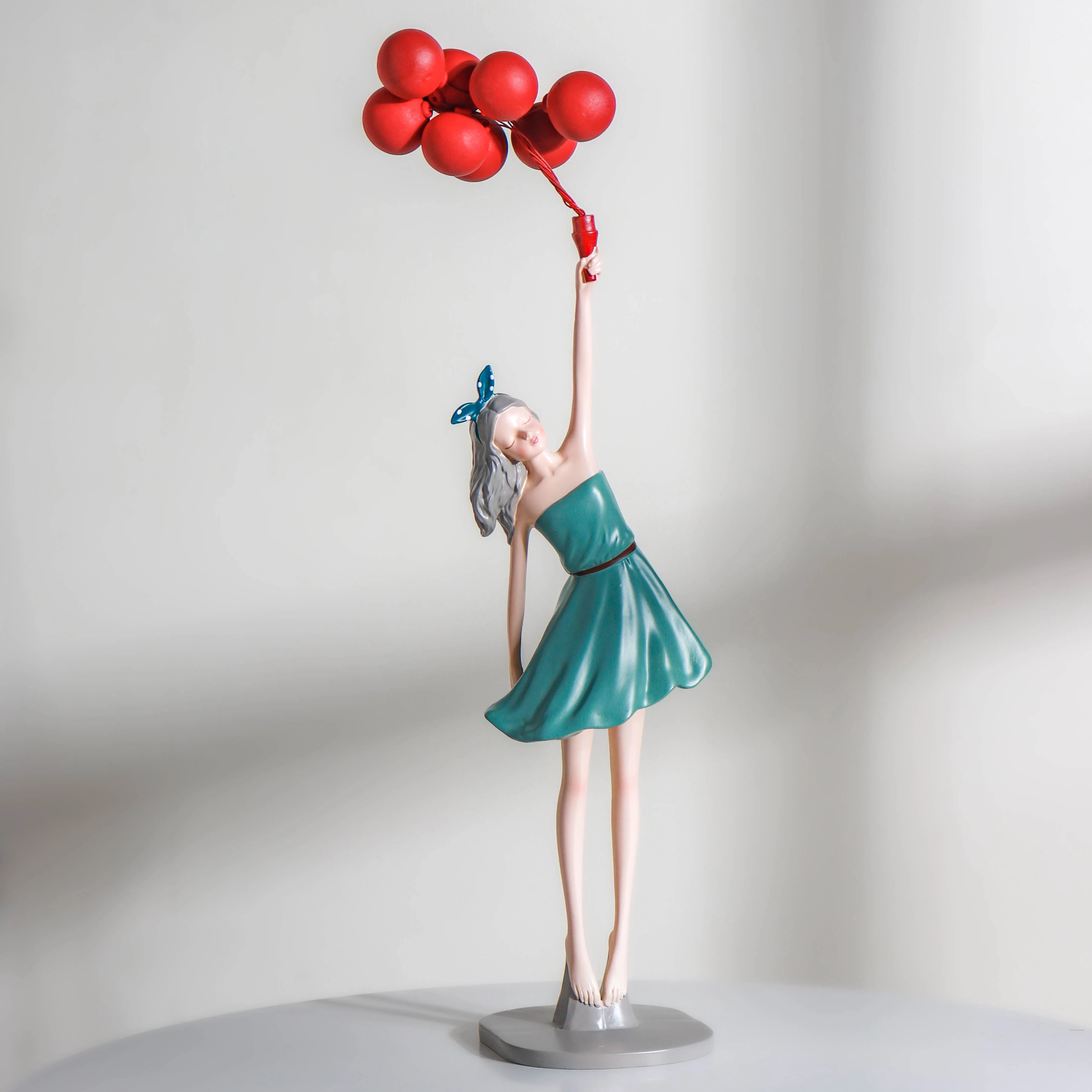 Girl With Balloons Showpiece - Image 5