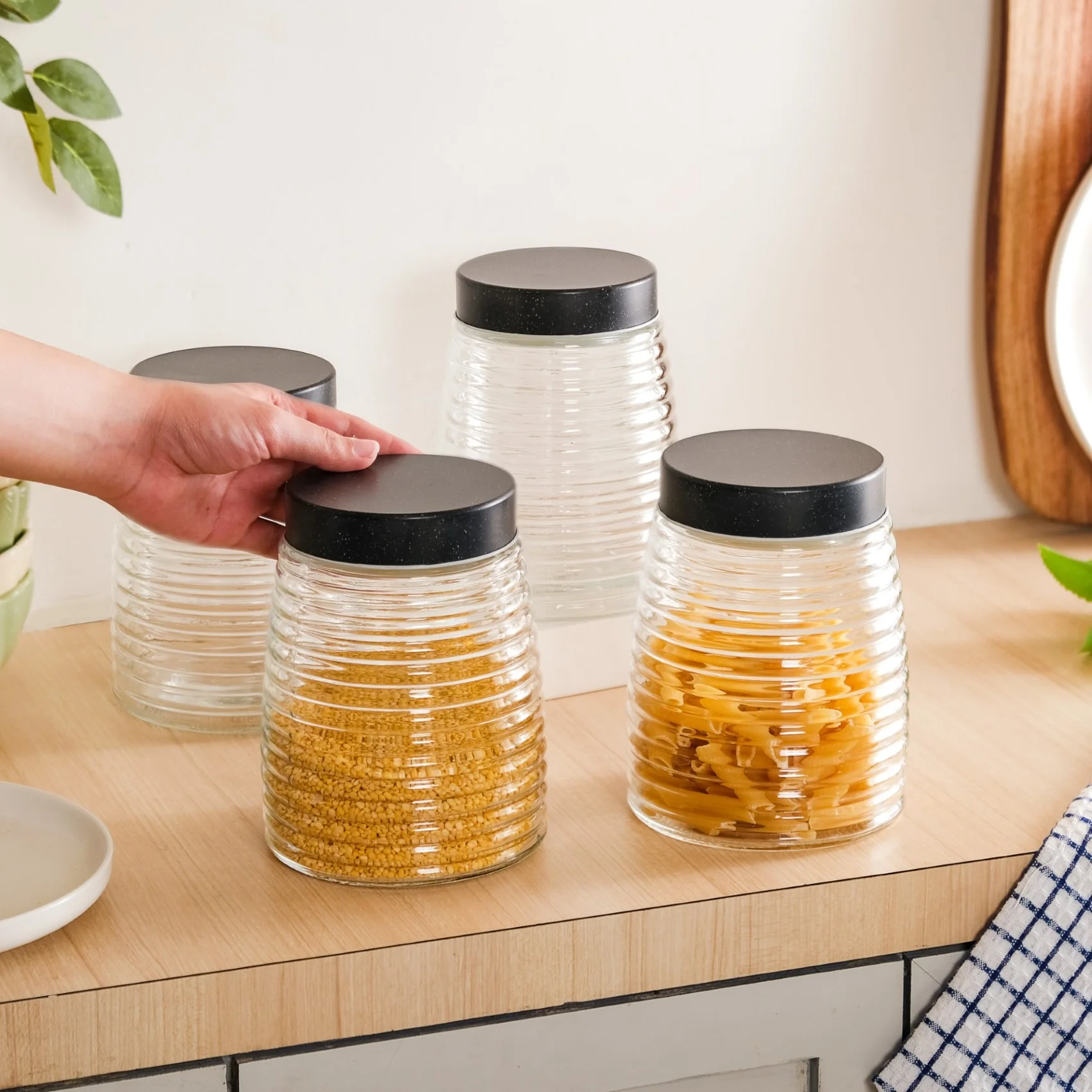 Glass Kitchen Jars With Lid Set Of 4 Rings Design 1400ml - Image 2