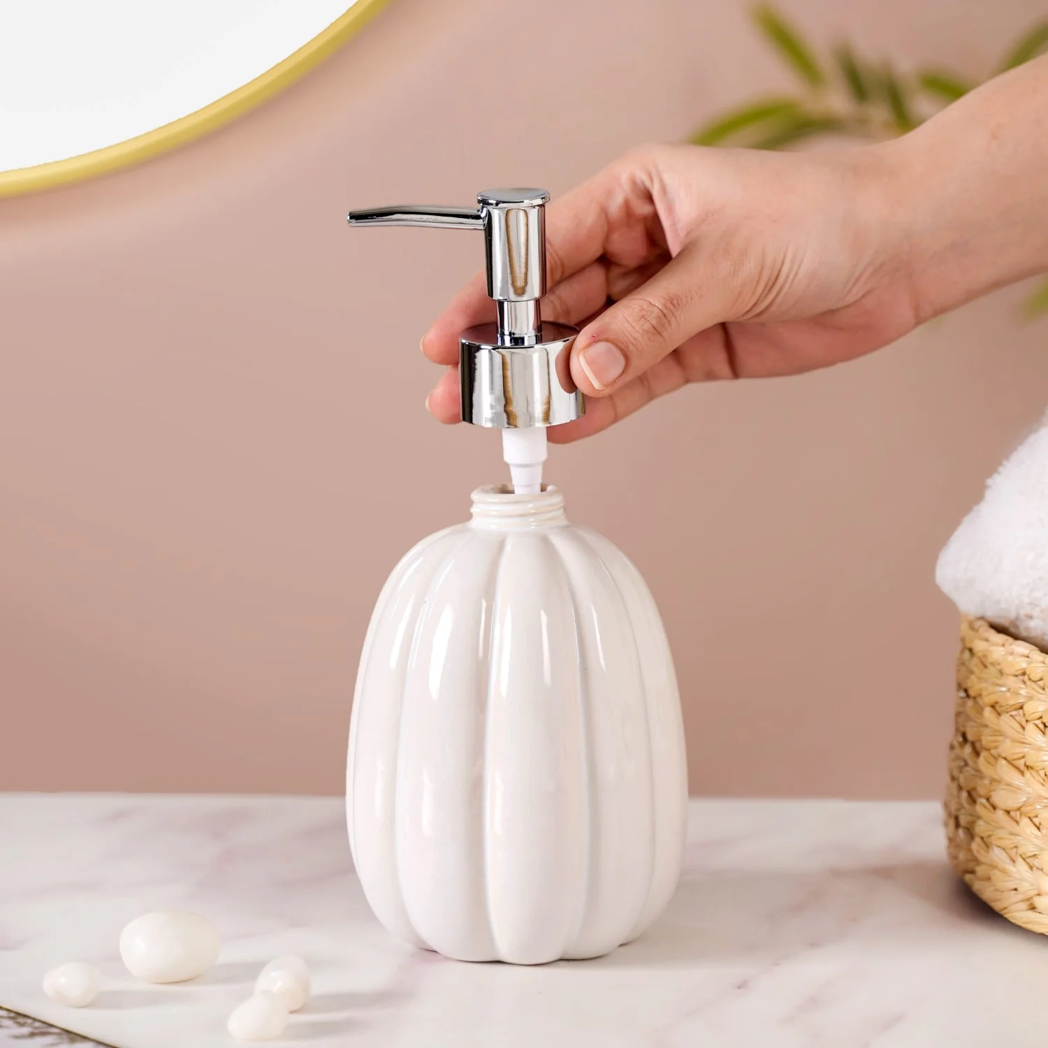 Glossy Lined Soap Dispenser White 400ml - Image 2