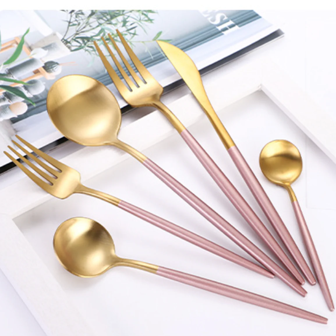 Golden Flatware Set - Image 2