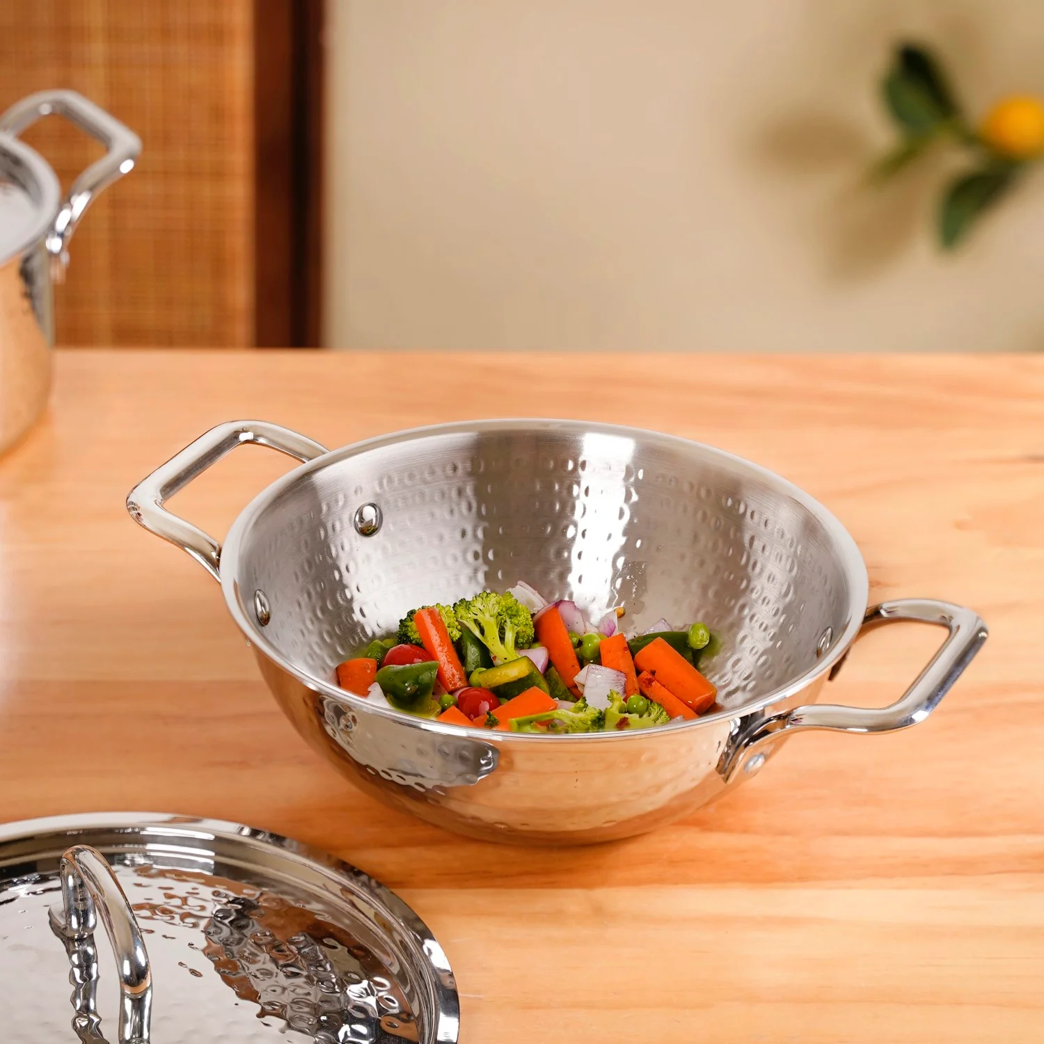 Hammered Tri Ply Induction Safe Stainless Steel Kadai With Lid 2250ml - Image 10