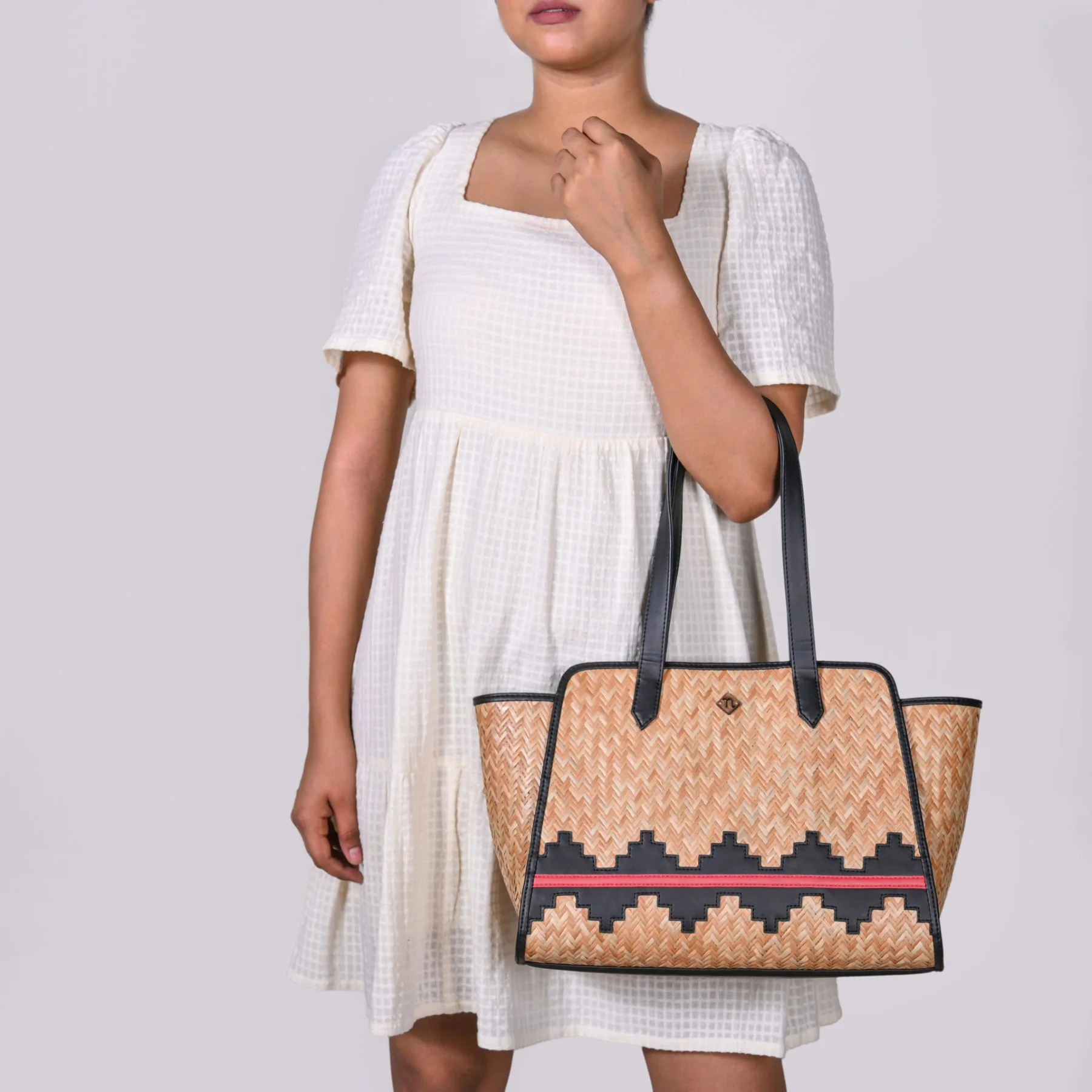 Handwoven Shitalpati Wayfarer Tote Bag - Image 3