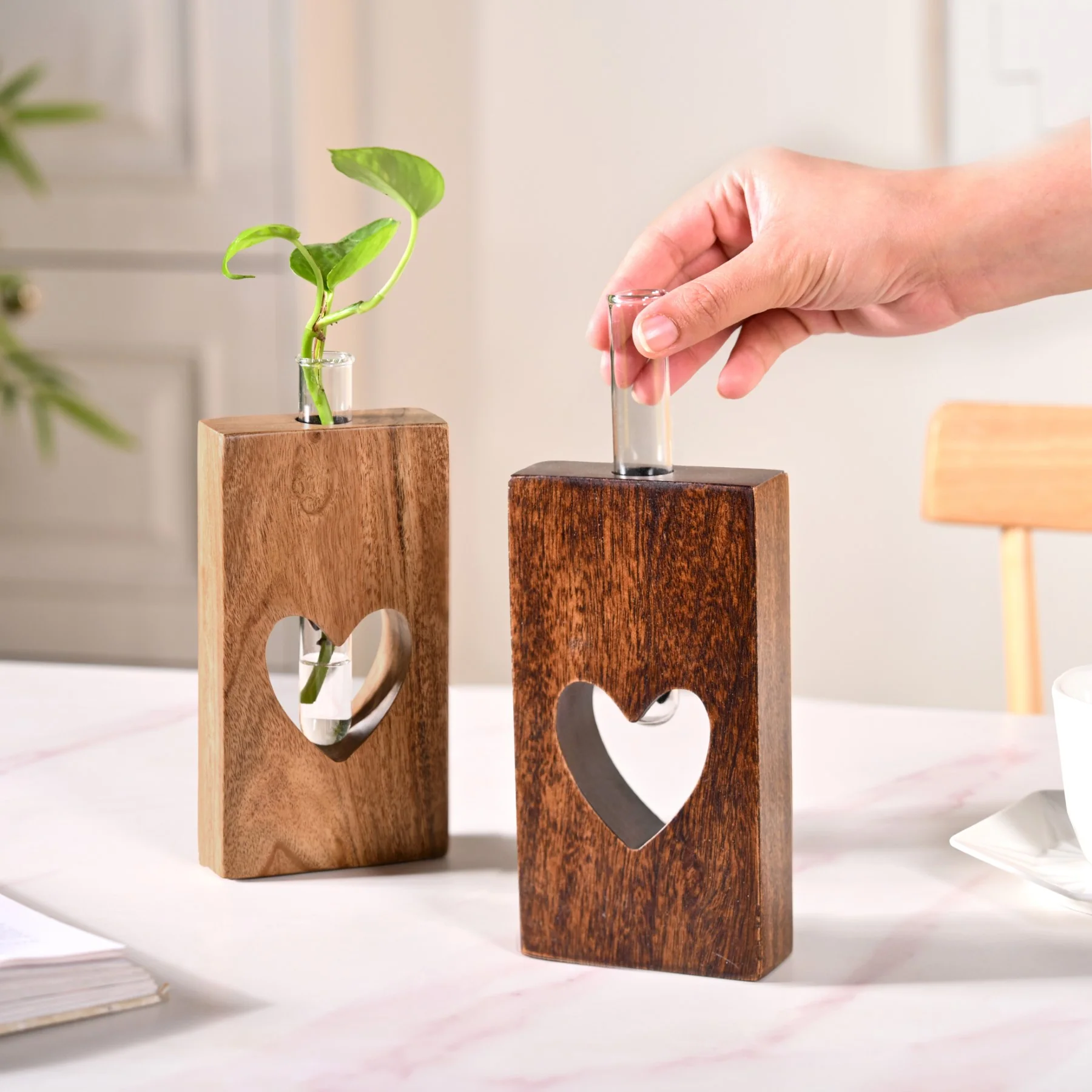 Heart Shaped Planter Pair With Removable Test Tubes - Image 3