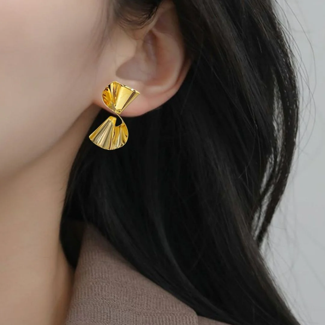 Hourglass Twist Earrings Gold - Image 5