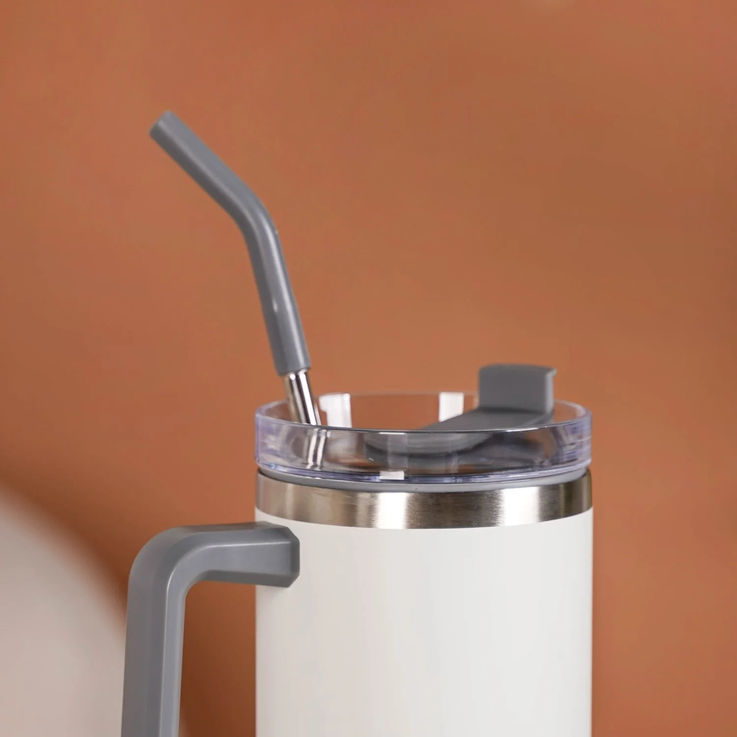 Insulated Stainless Steel Sipper Bottle 1200ml - Image 8