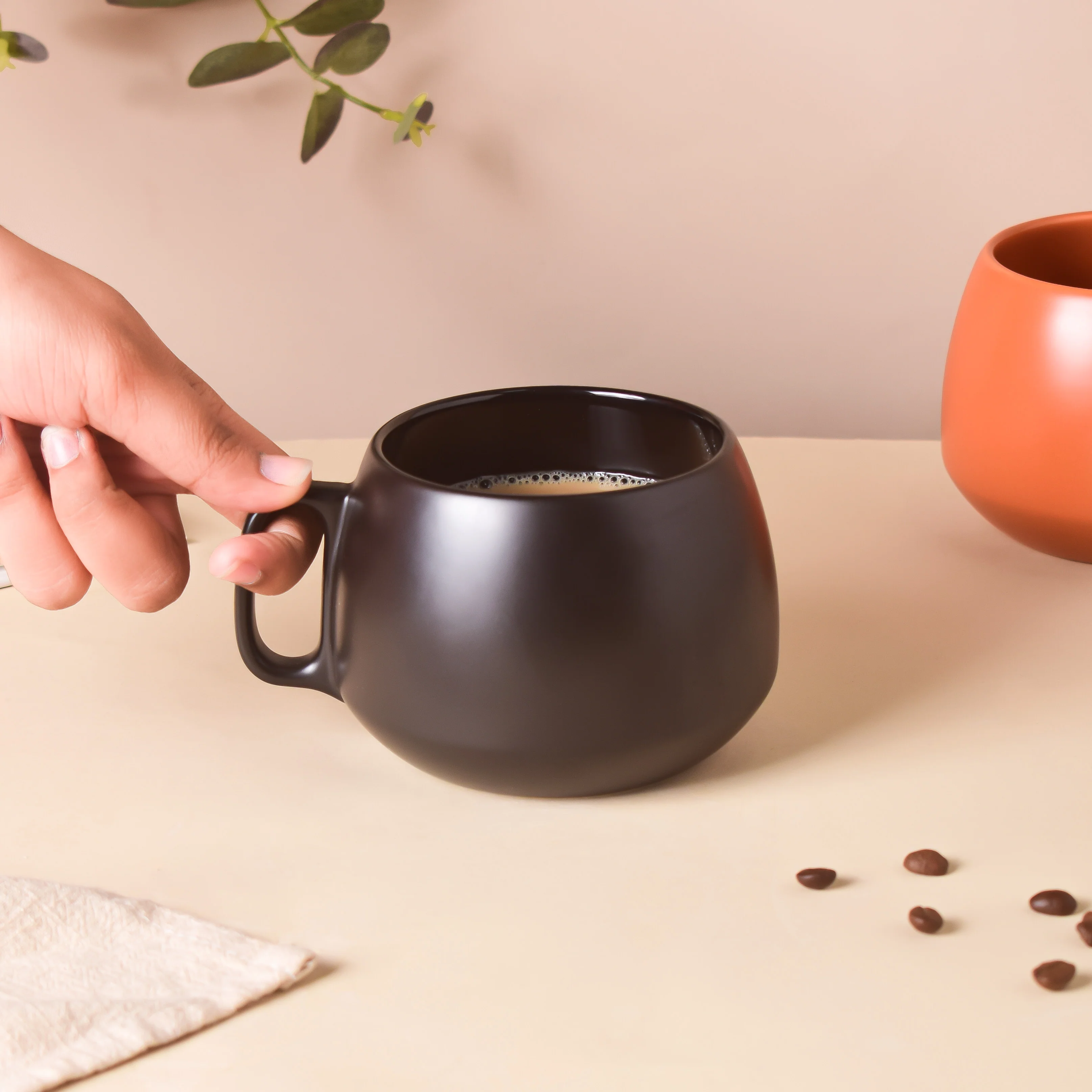 Jet Black Round Mug 350 ml - Image 3