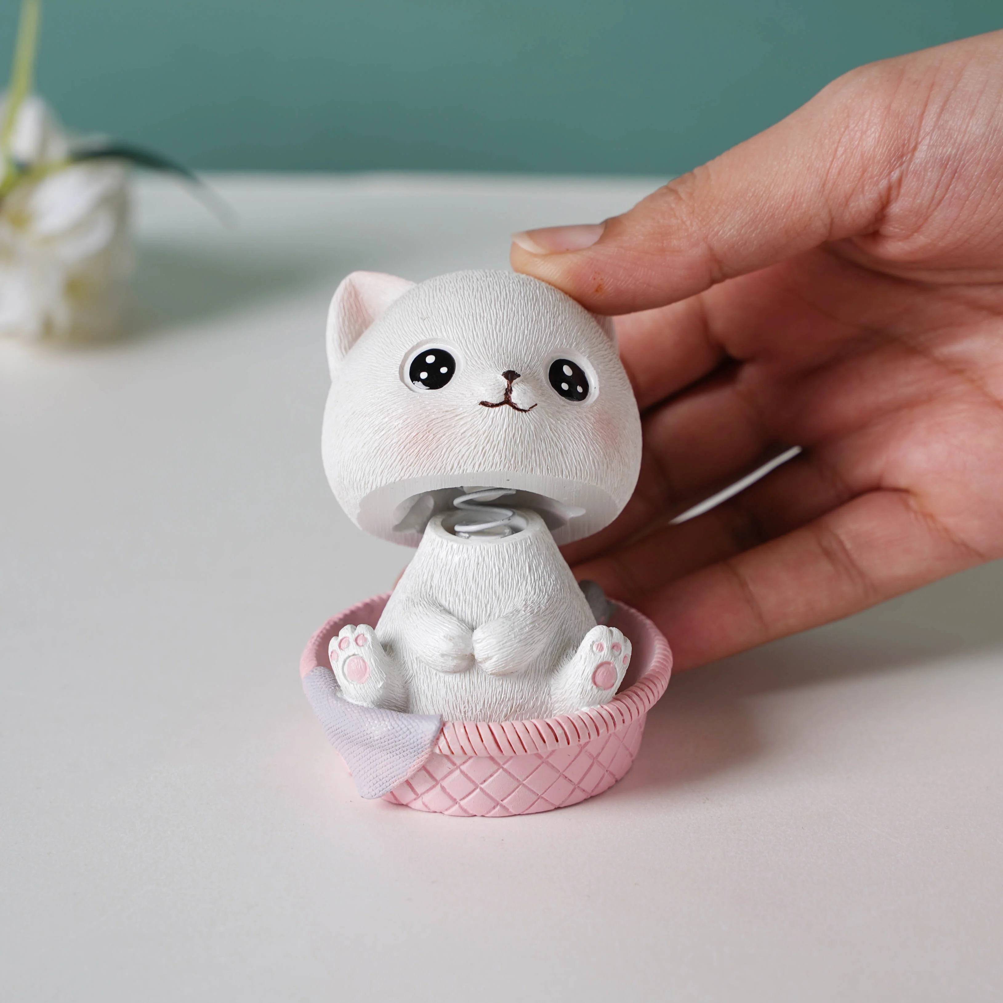 Kitty In A Tub Resin Bobble Head Showpiece - Image 3