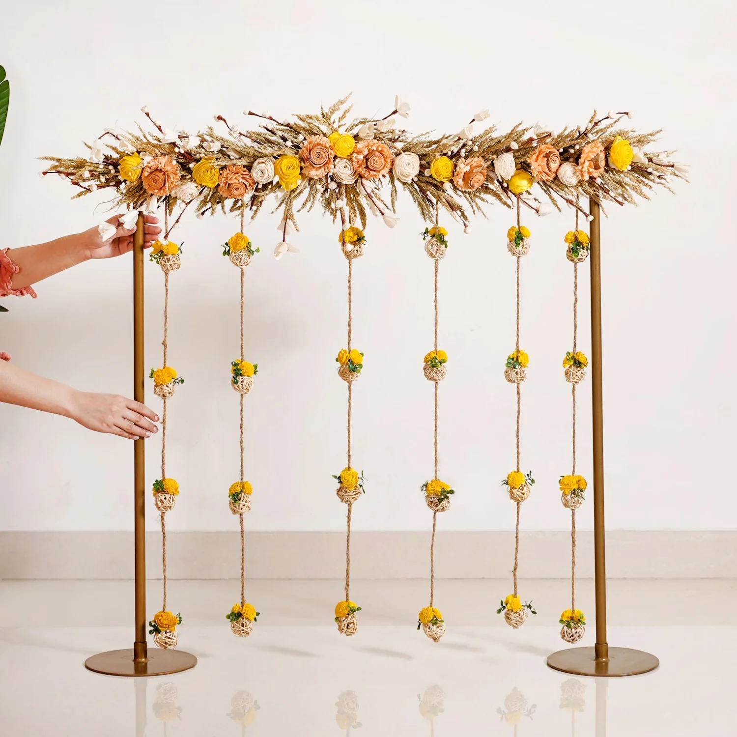 Luxurious Gold Iron Backdrop Frame 36 Inch - Image 3