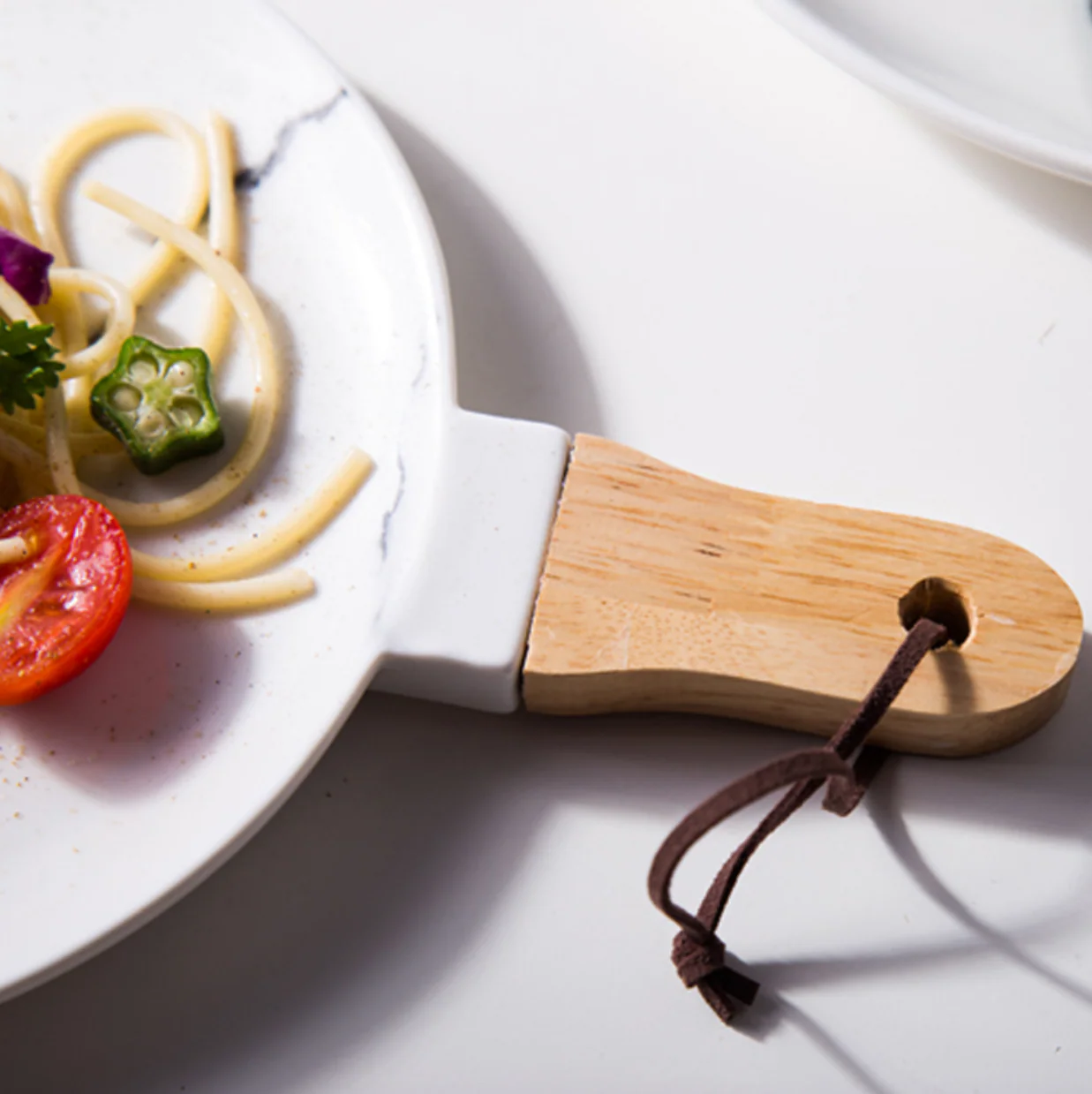CHICERAMIC marble plate with wooden handle - S - Image 5