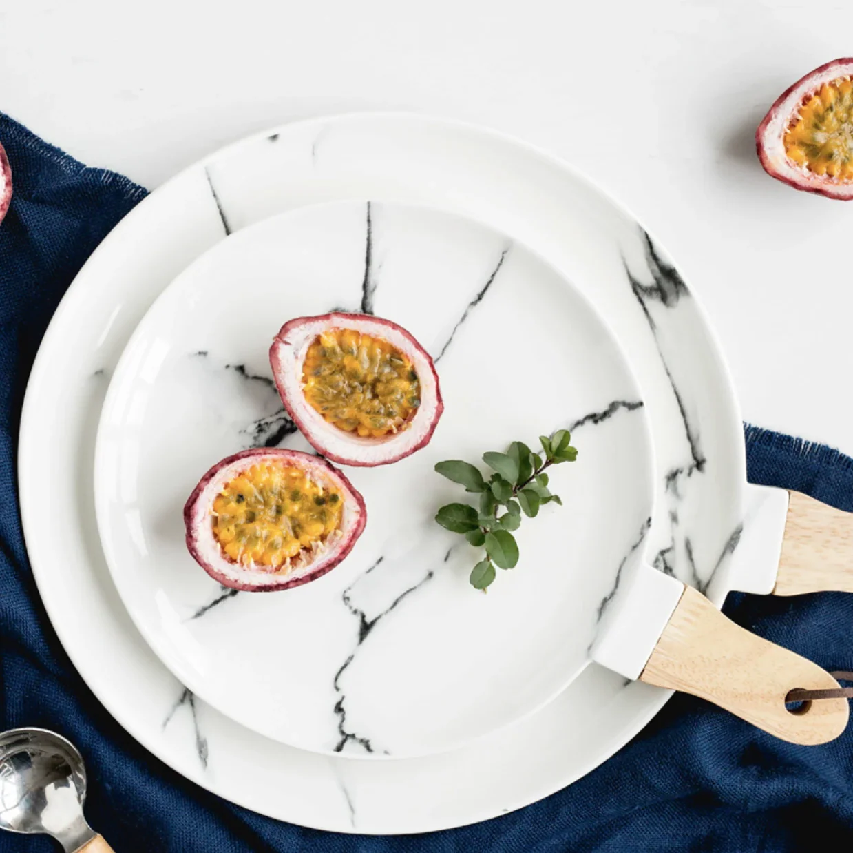 CHICERAMIC marble plate with wooden handle - S - Image 6
