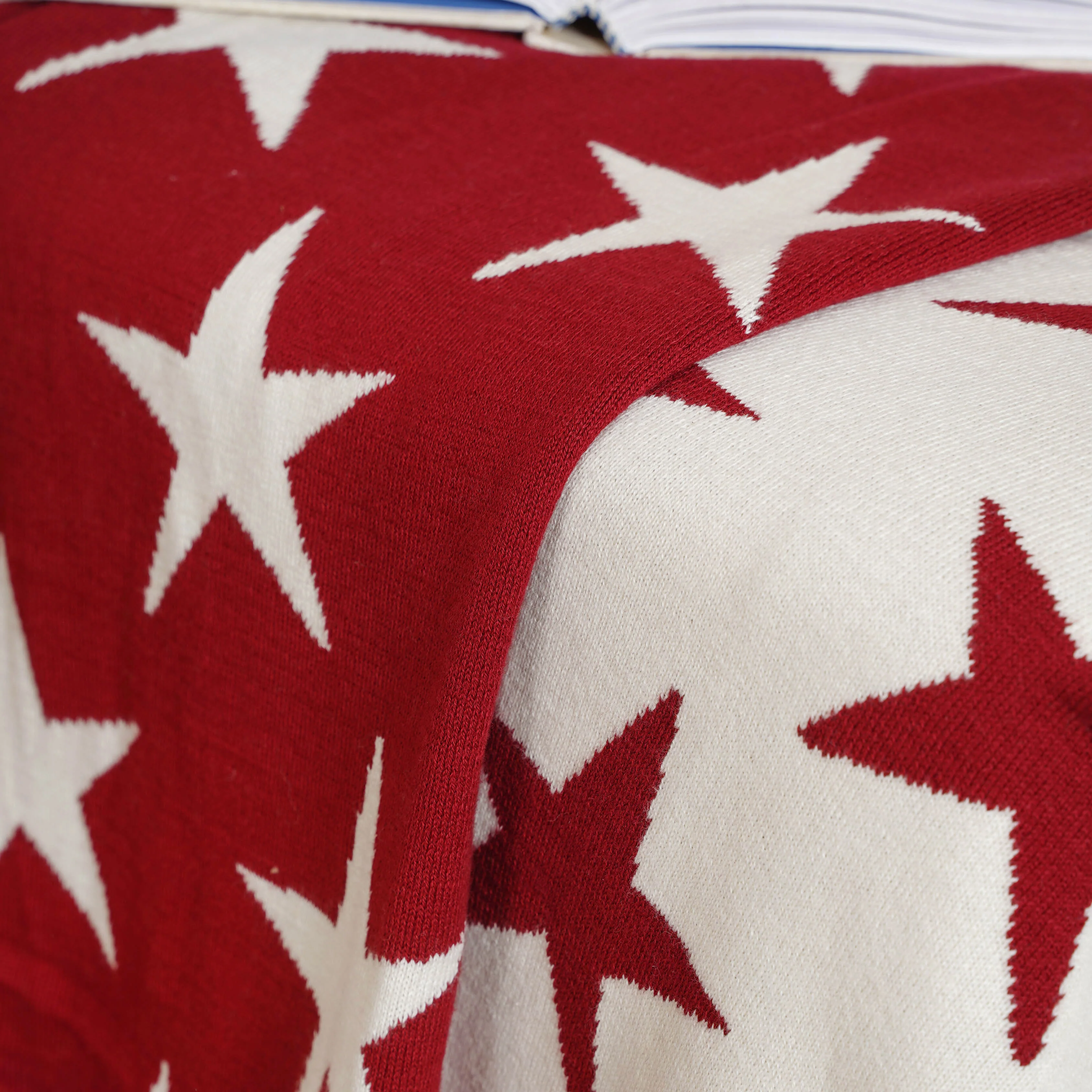 Maroon Star Throw - Image 3